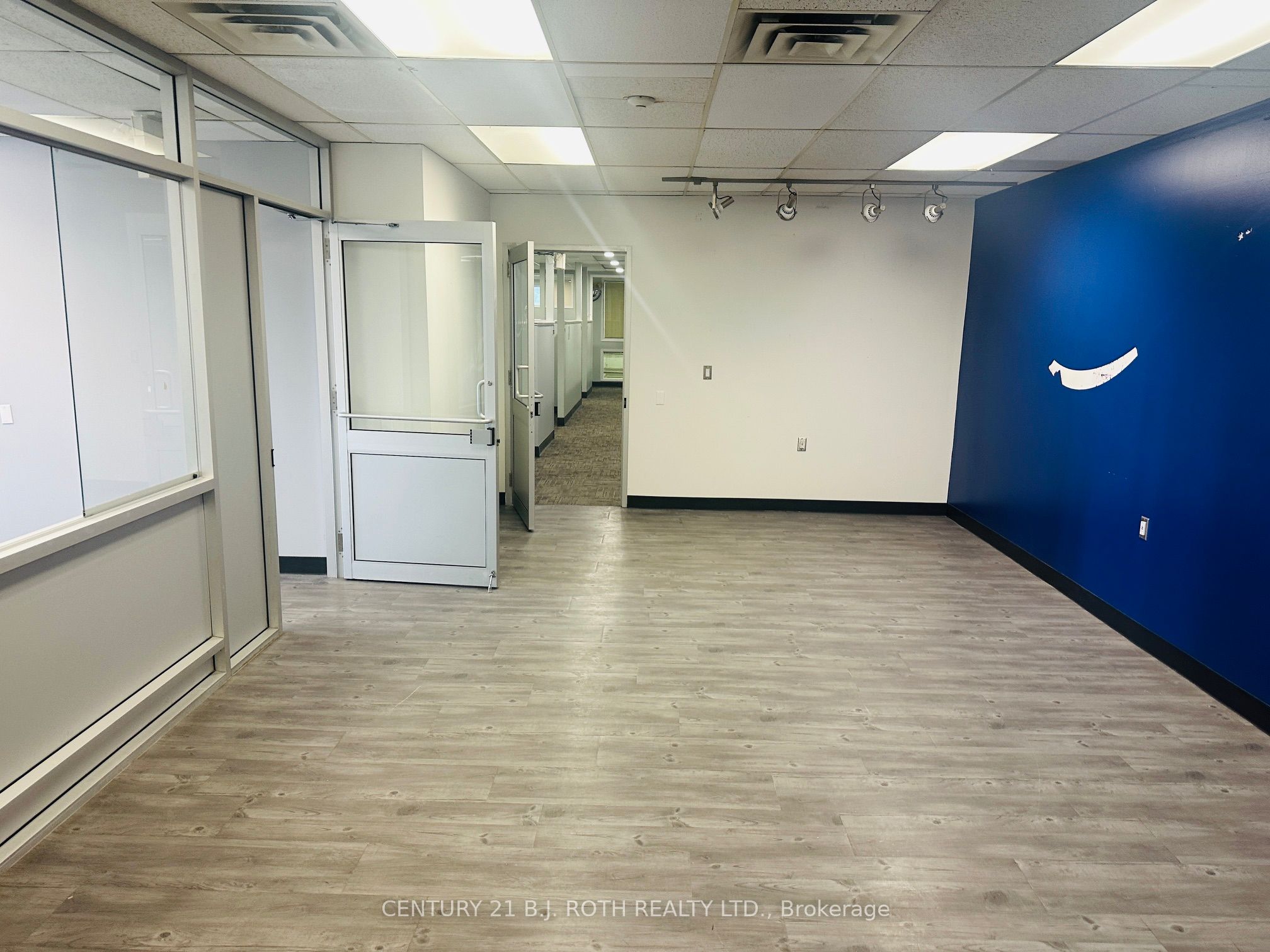 34 Simcoe Street 301 Property Photo 2