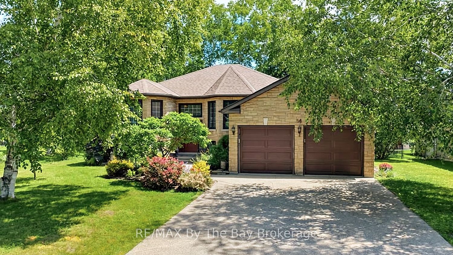 54 Fairway Crescent Property Photo 1