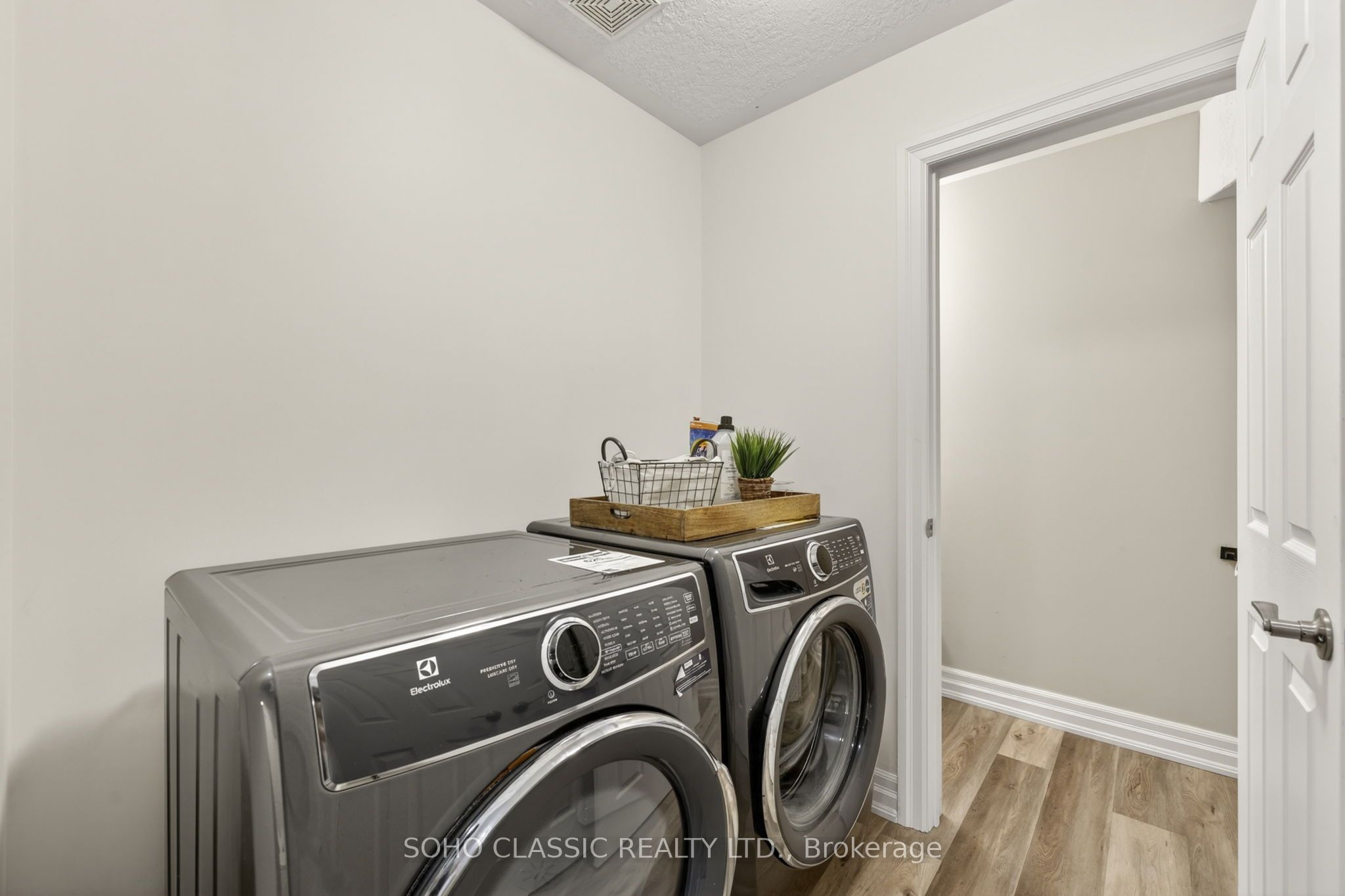 16 Oneida Avenue Property Photo 27