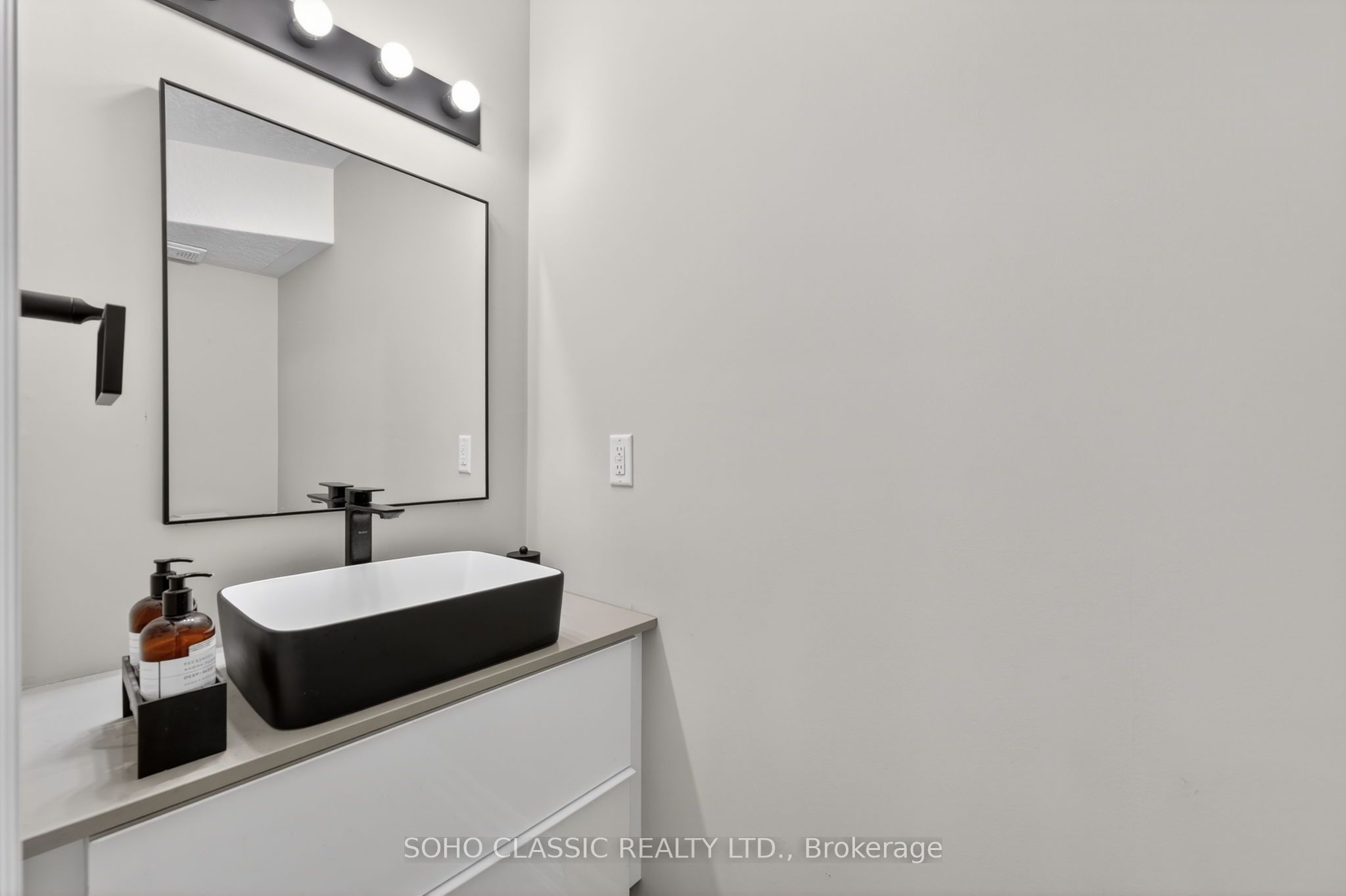 16 Oneida Avenue Property Photo 28