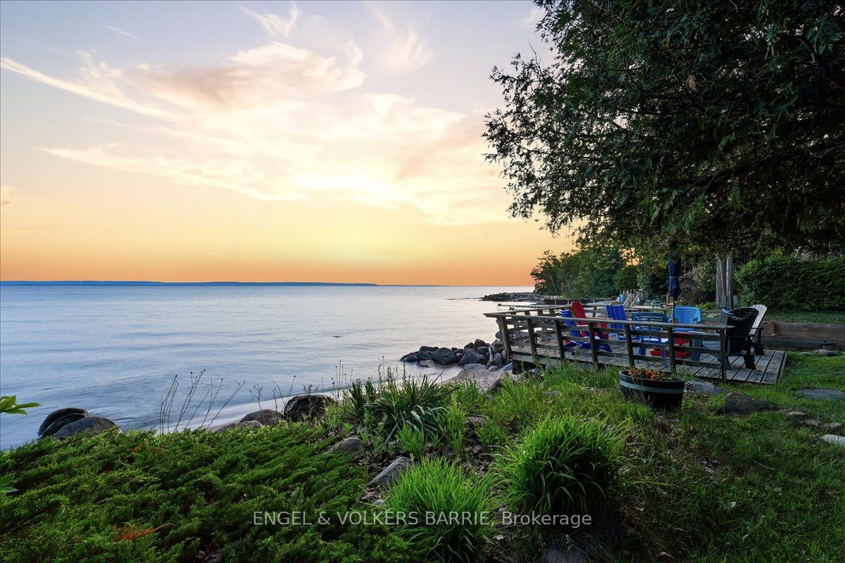 1784 Tiny Beaches Road S Property Photo 3