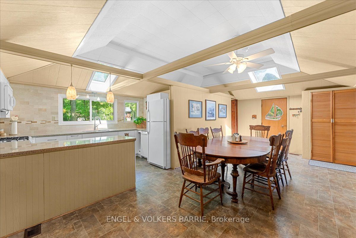 1784 Tiny Beaches Road S Property Photo 8