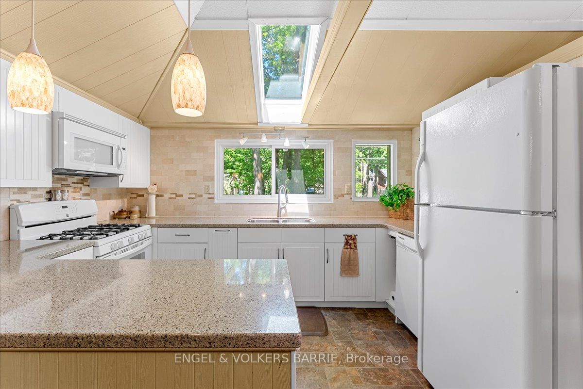 1784 Tiny Beaches Road S Property Photo 9