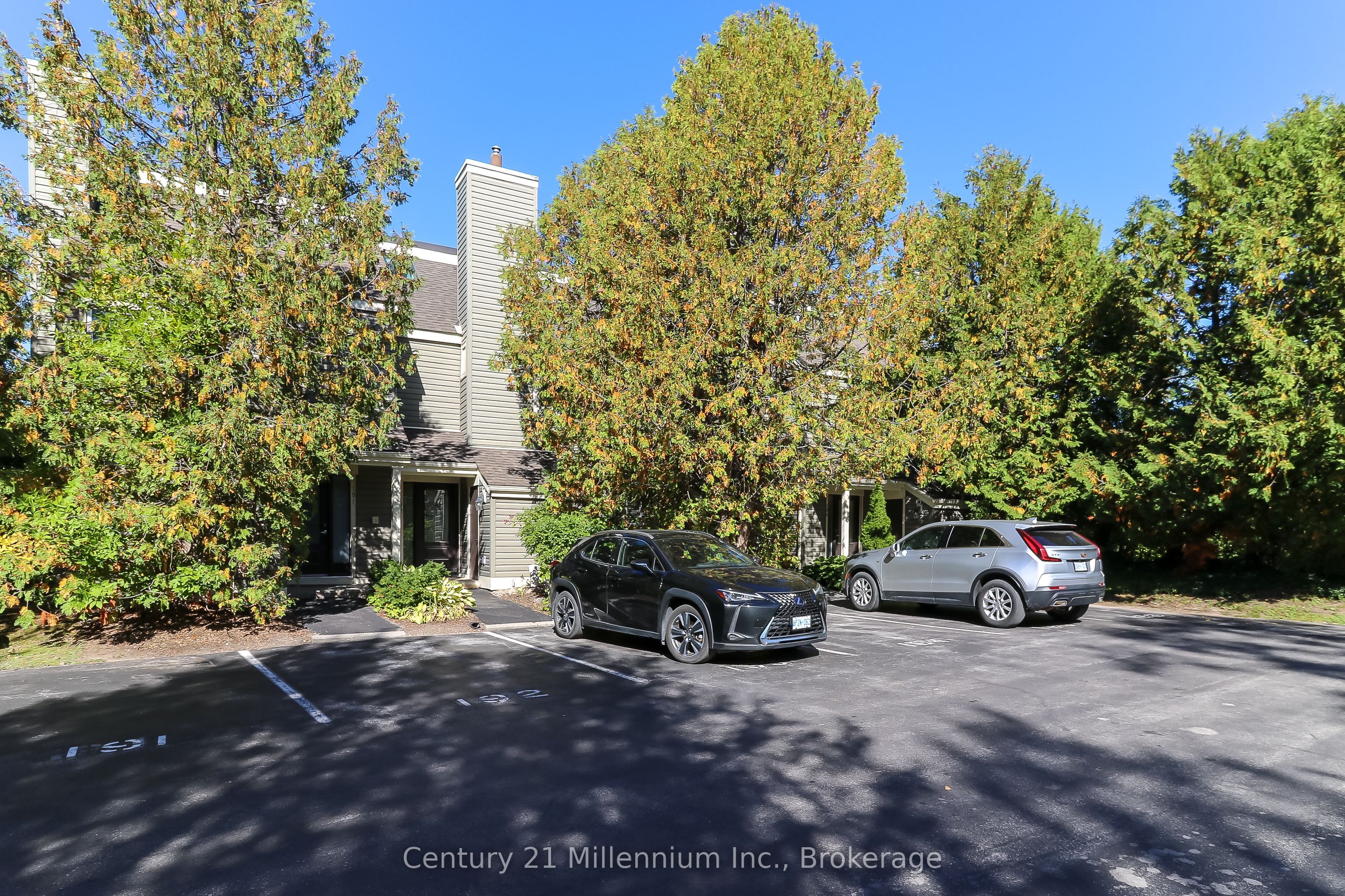 194 Escarpment Crescent Property Photo 1