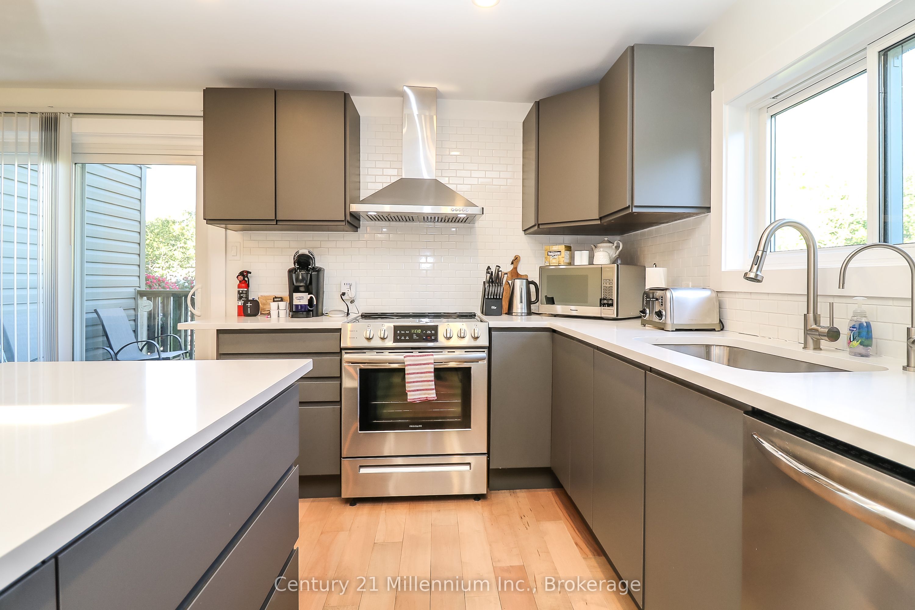 194 Escarpment Crescent Property Photo 7