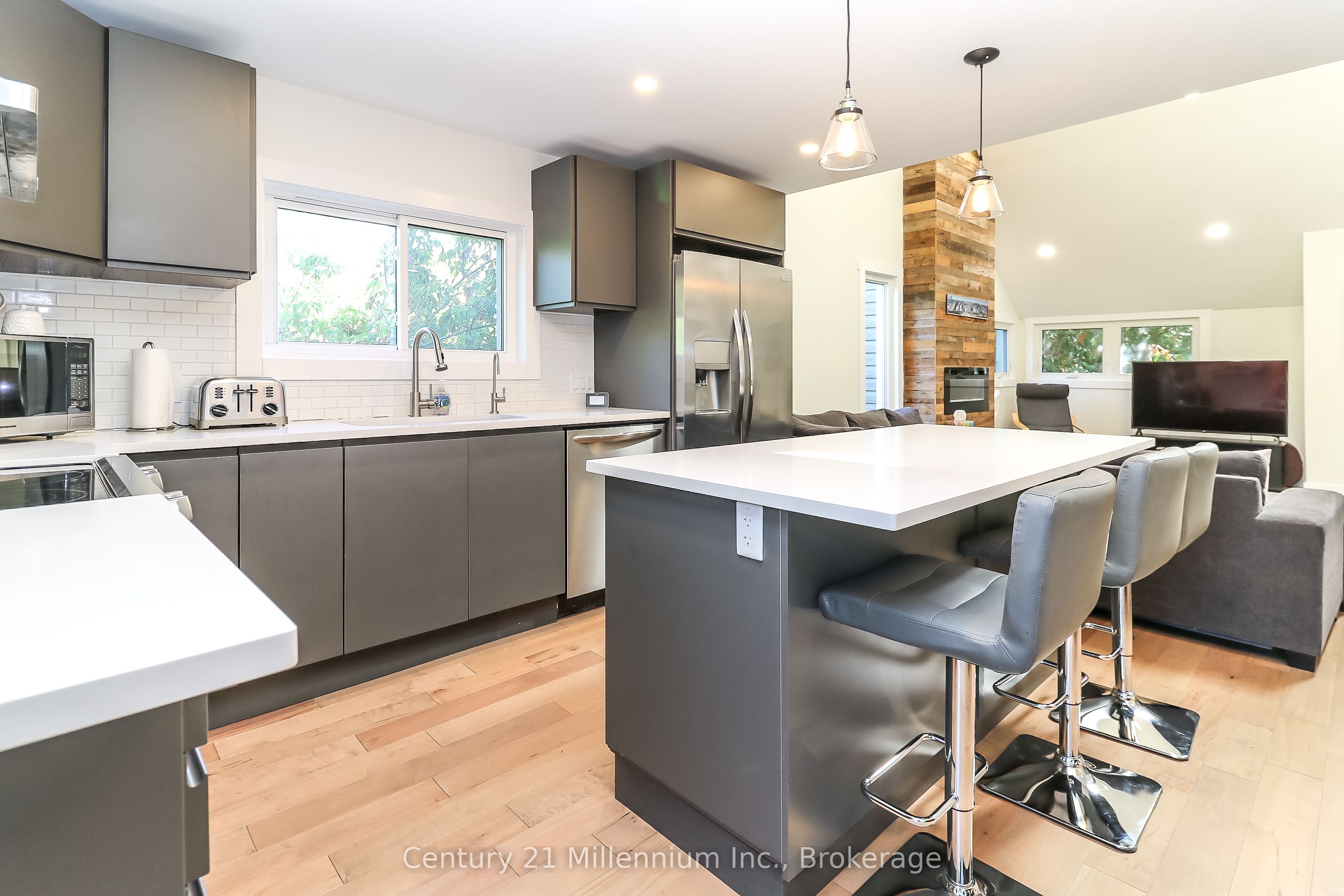 194 Escarpment Crescent Property Photo 10