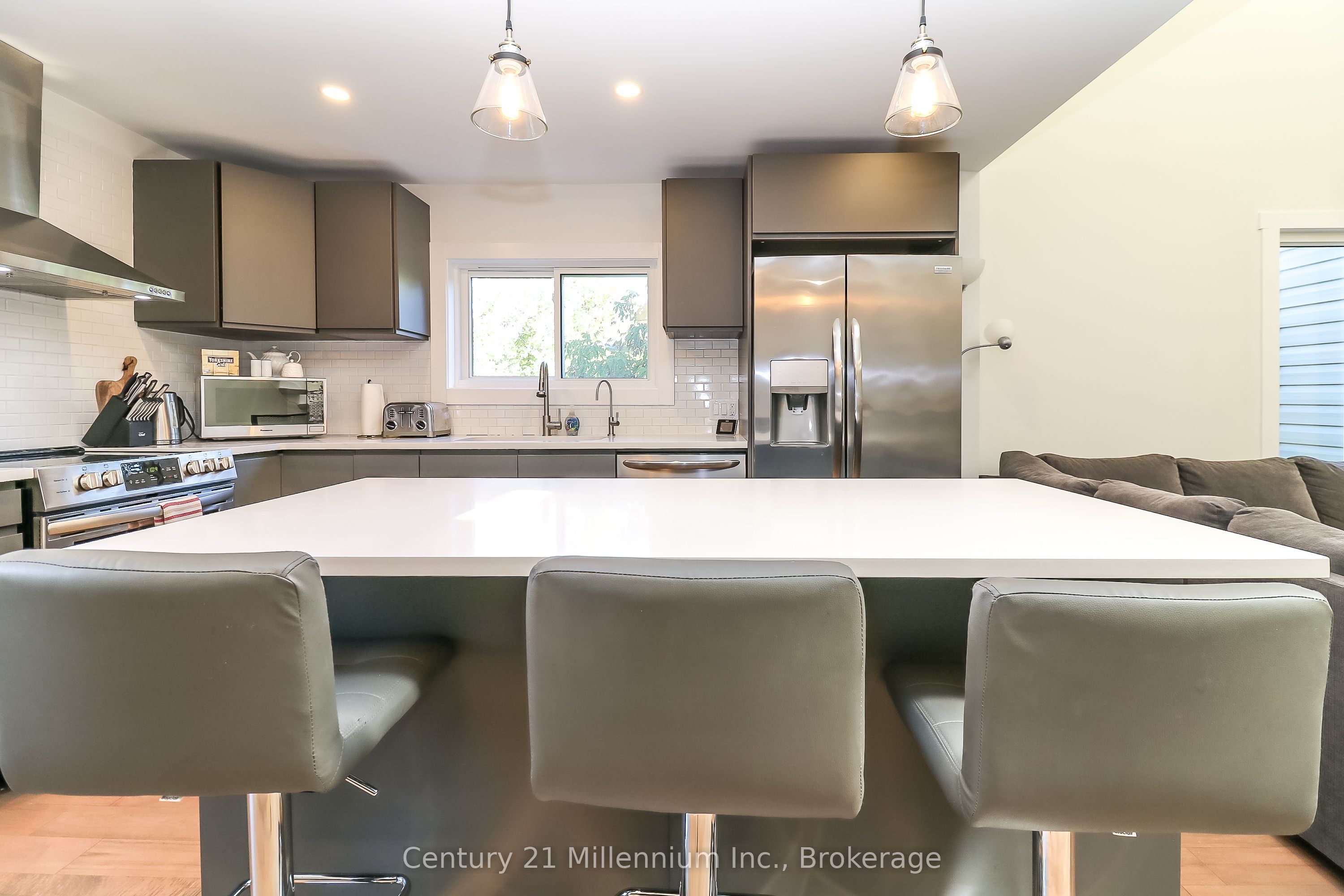 194 Escarpment Crescent Property Photo 11