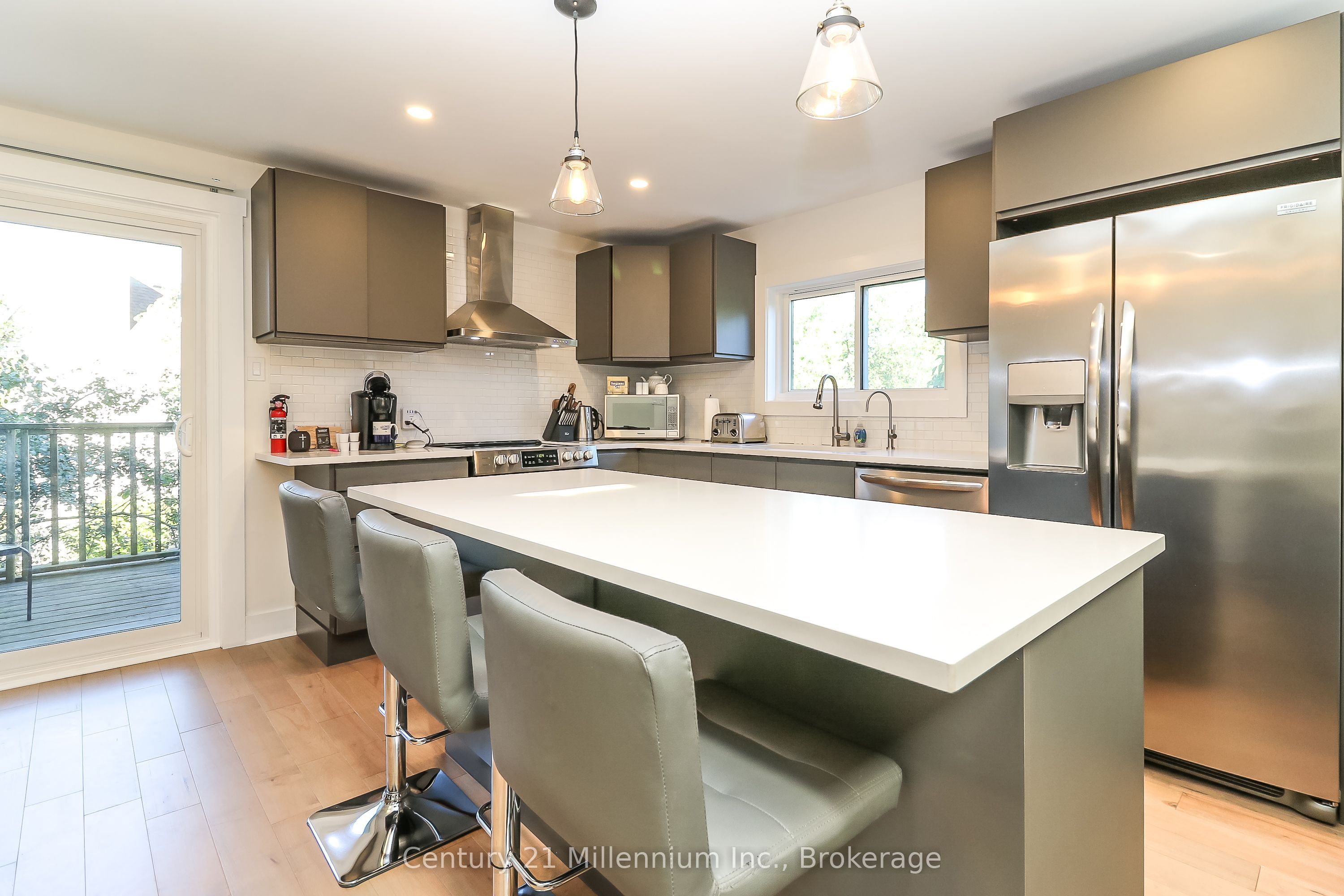 194 Escarpment Crescent Property Photo 12
