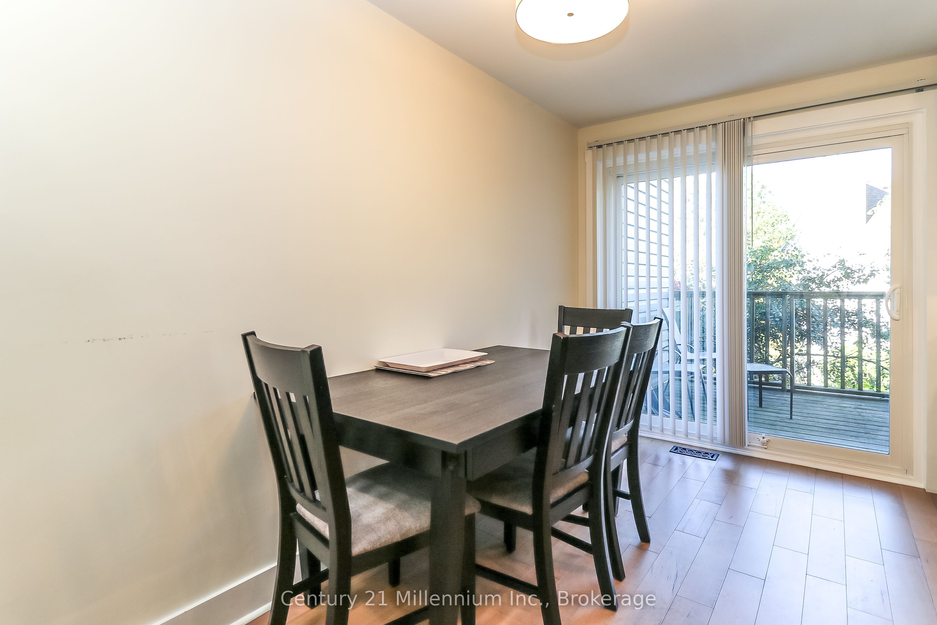 194 Escarpment Crescent Property Photo 14