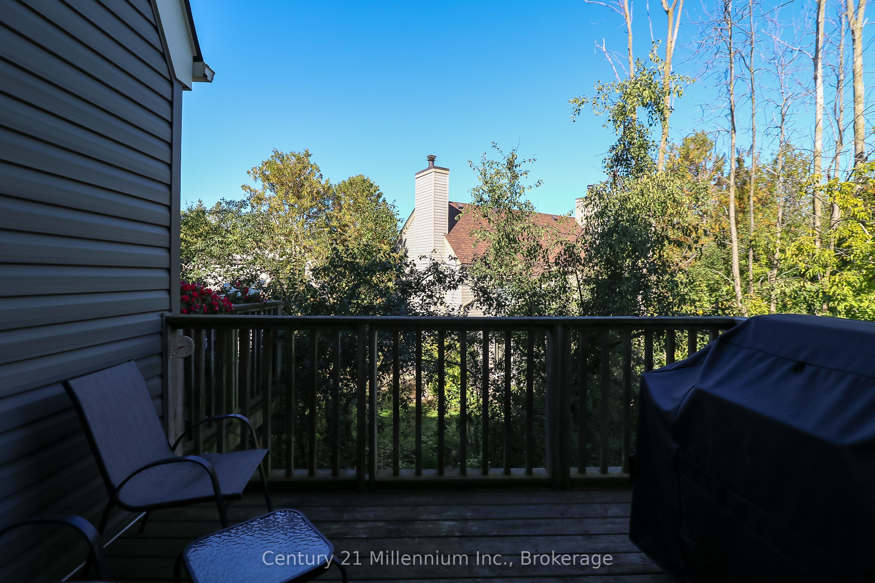 194 Escarpment Crescent Property Photo 15