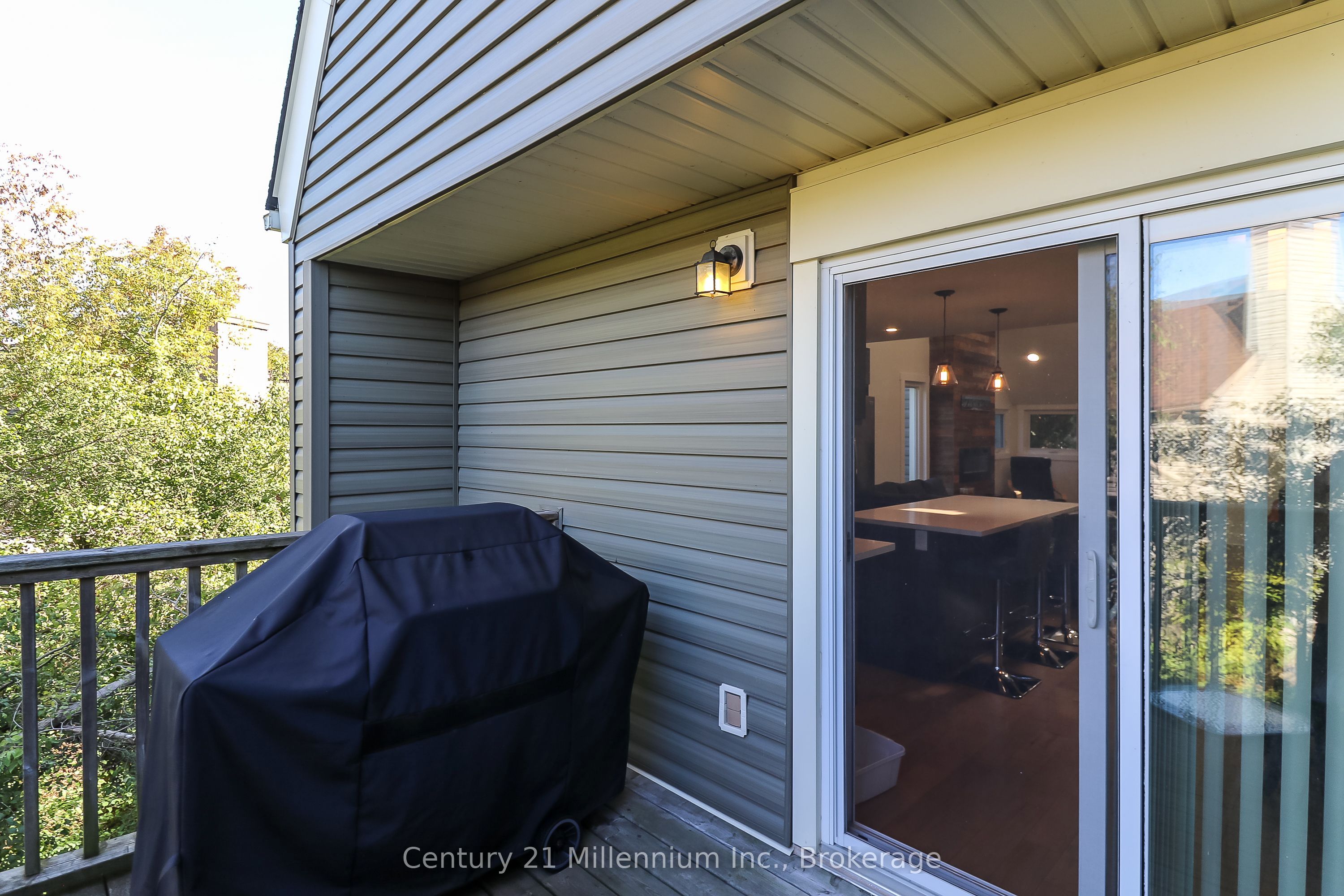194 Escarpment Crescent Property Photo 16