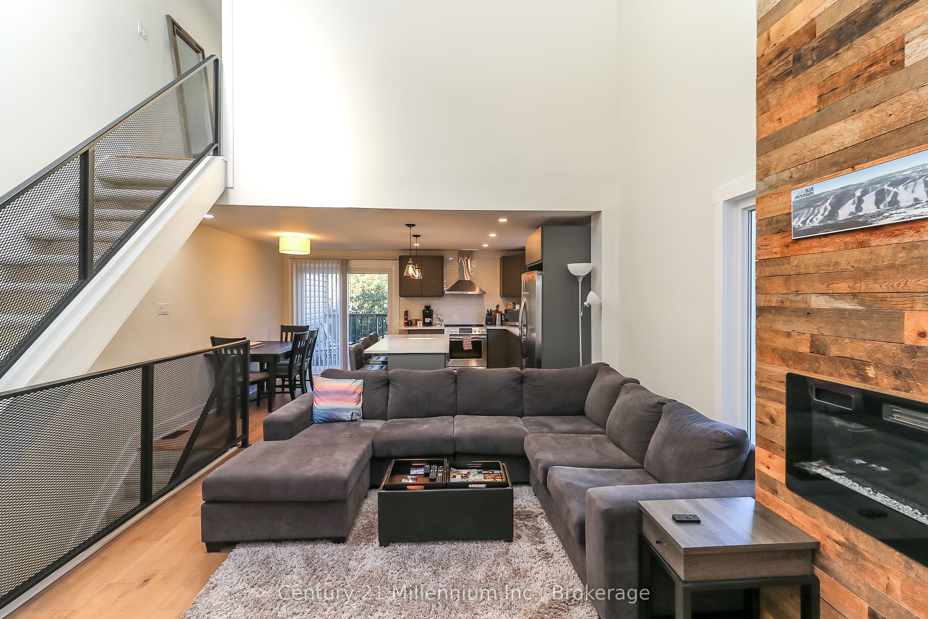 194 Escarpment Crescent Property Photo 22