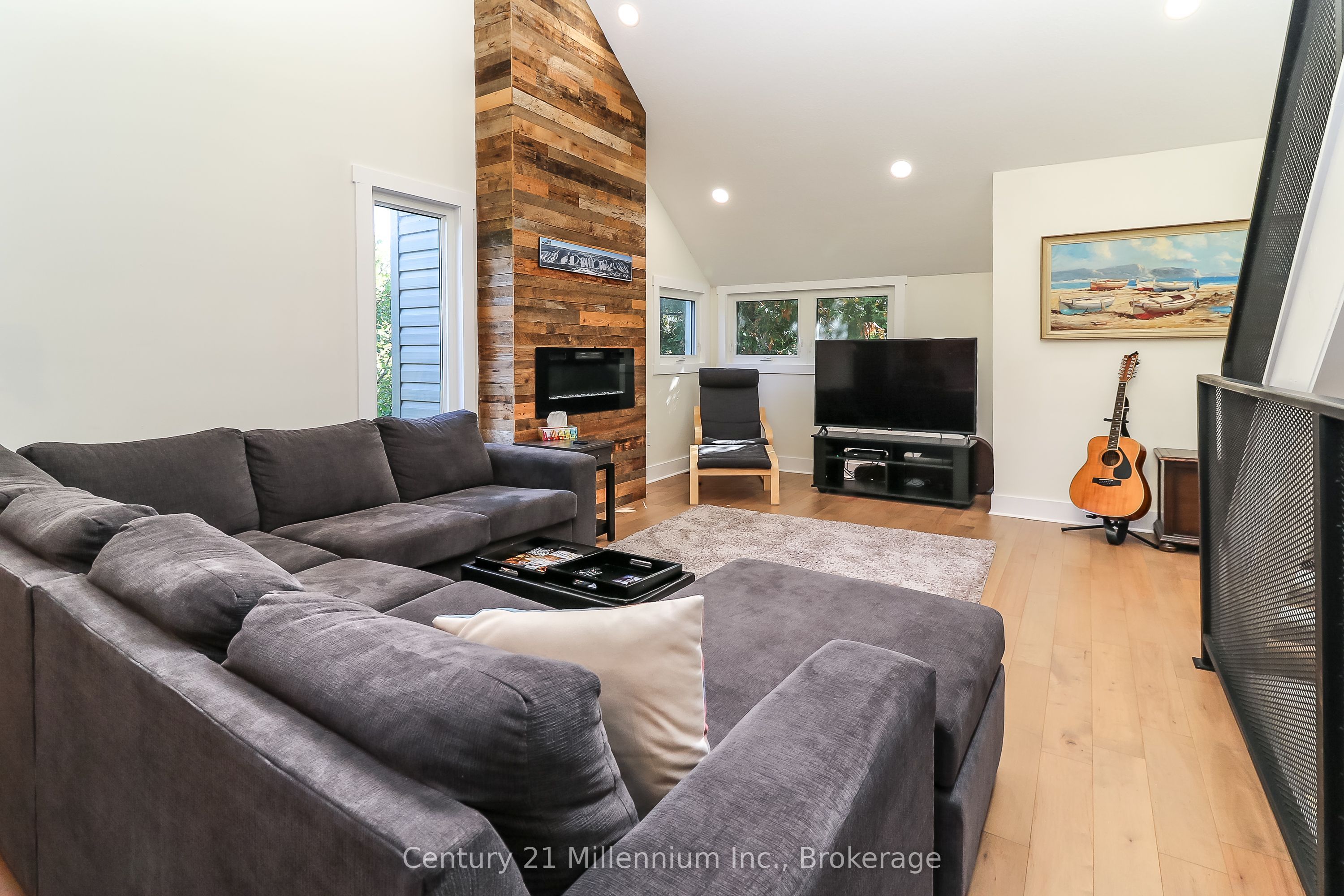 194 Escarpment Crescent Property Photo 24