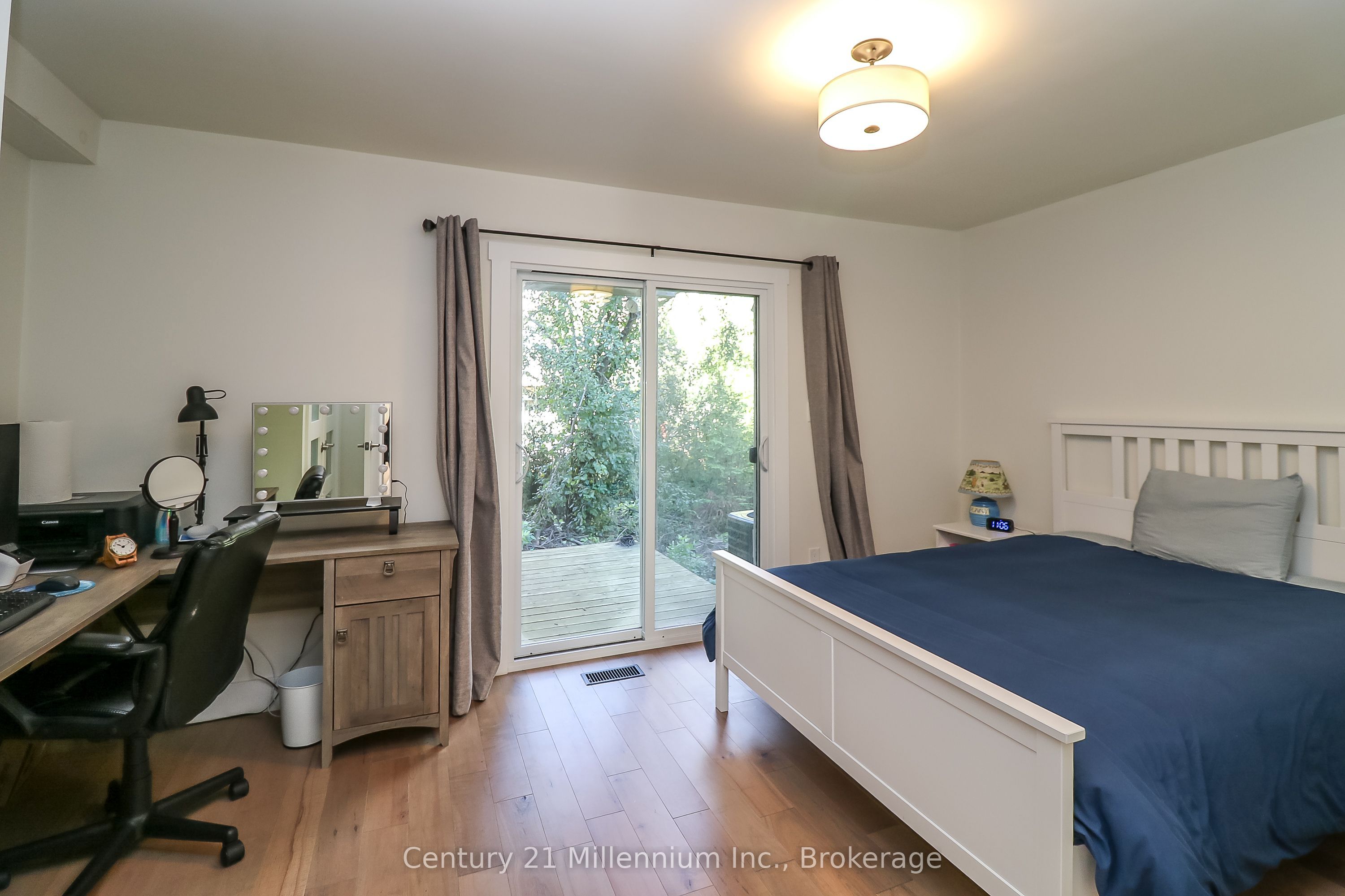 194 Escarpment Crescent Property Photo 26