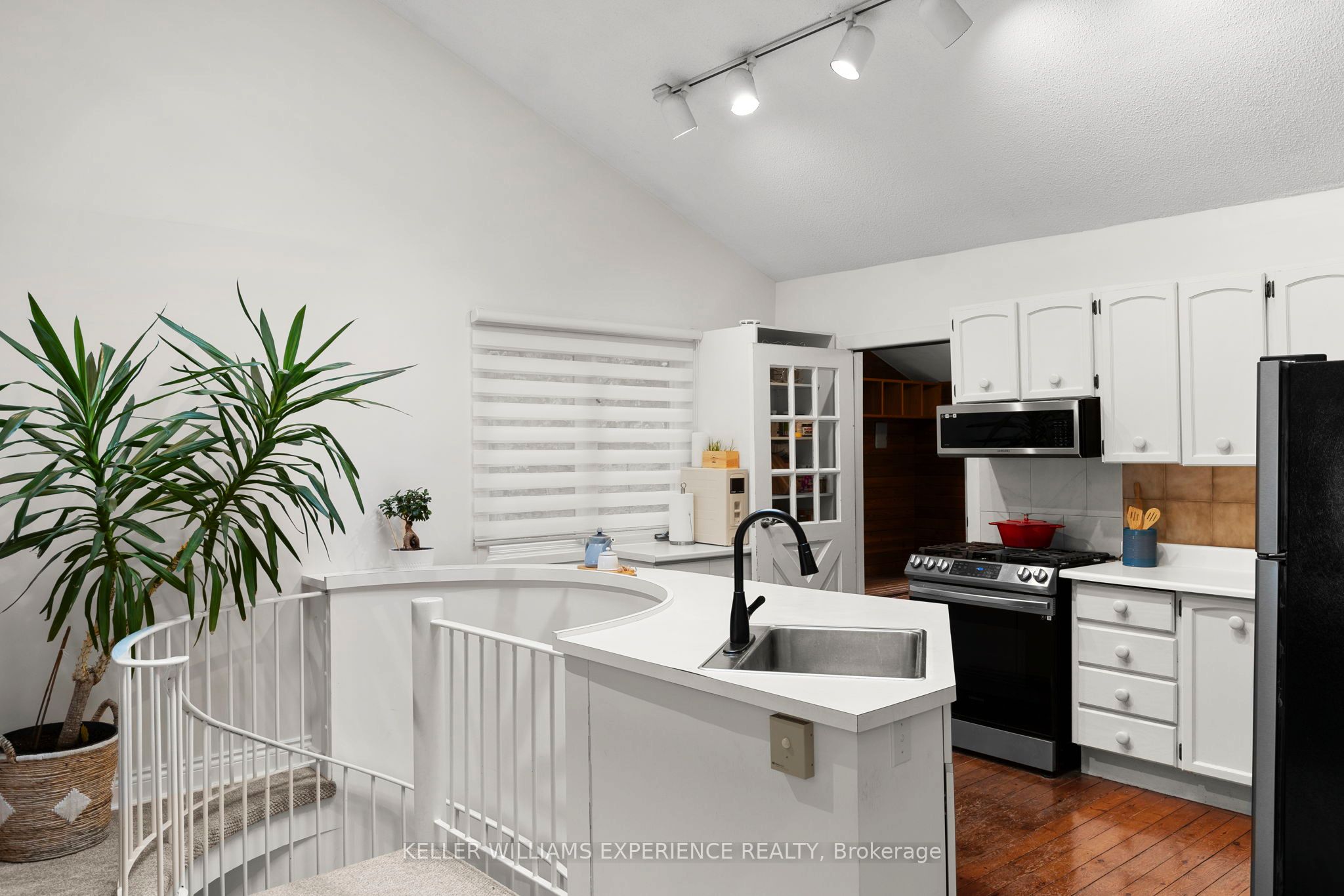 127 Shoreline Drive Property Photo 8