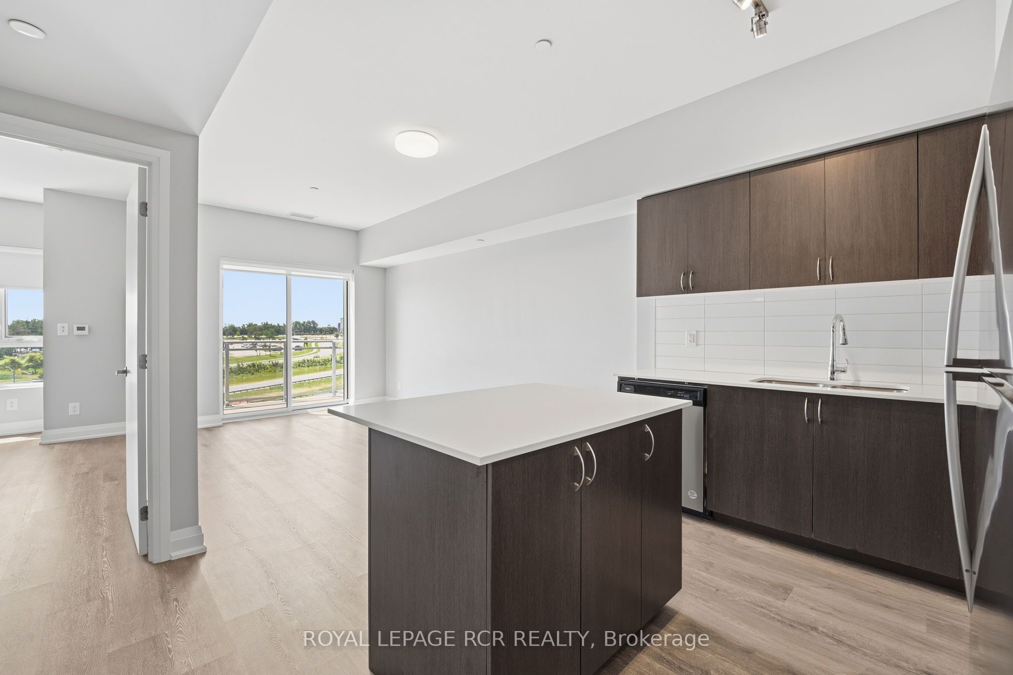 58 Lakeside Terrace 1112 Property Photo 4