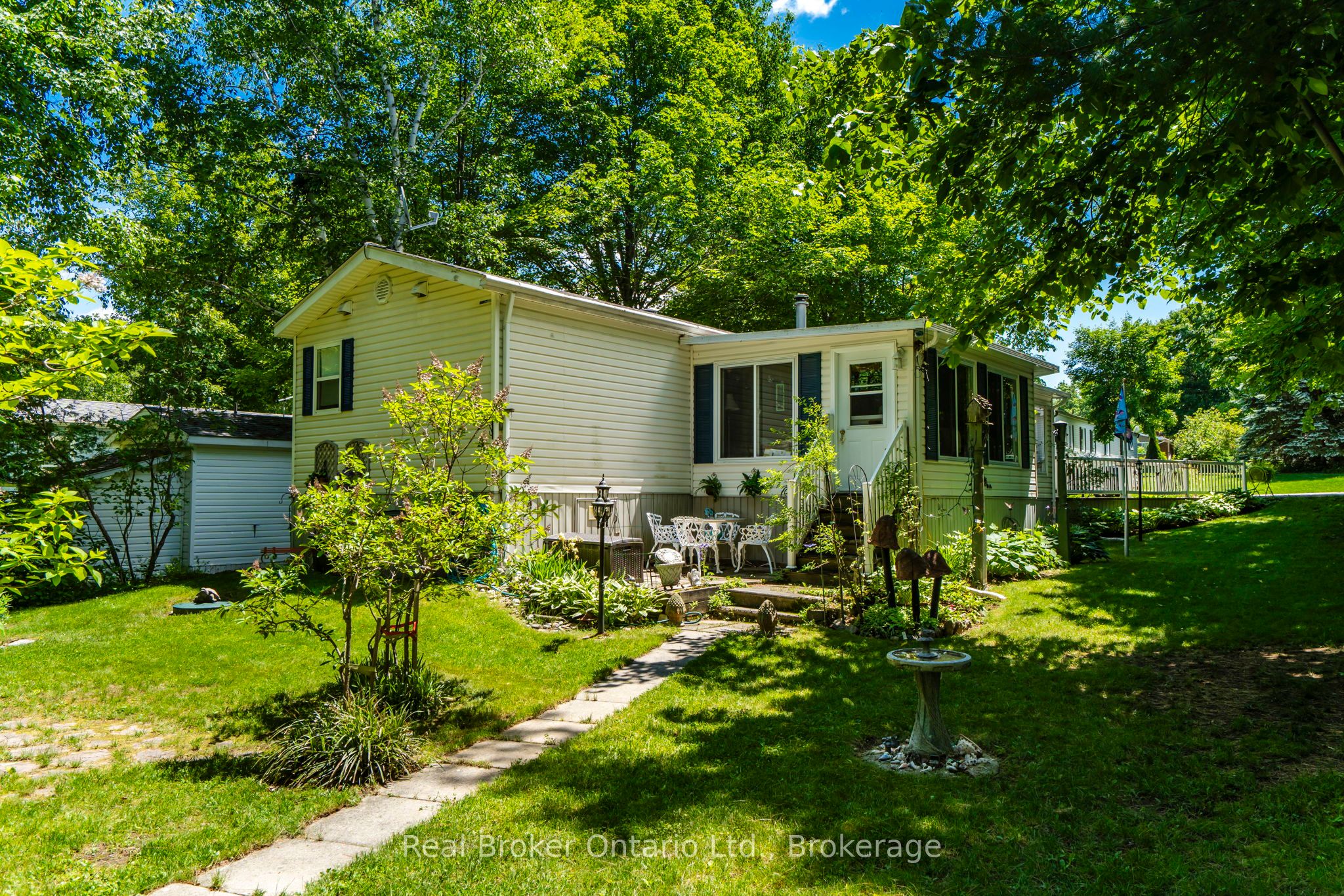 5411 Elliott Side Road 5 Property Photo 1