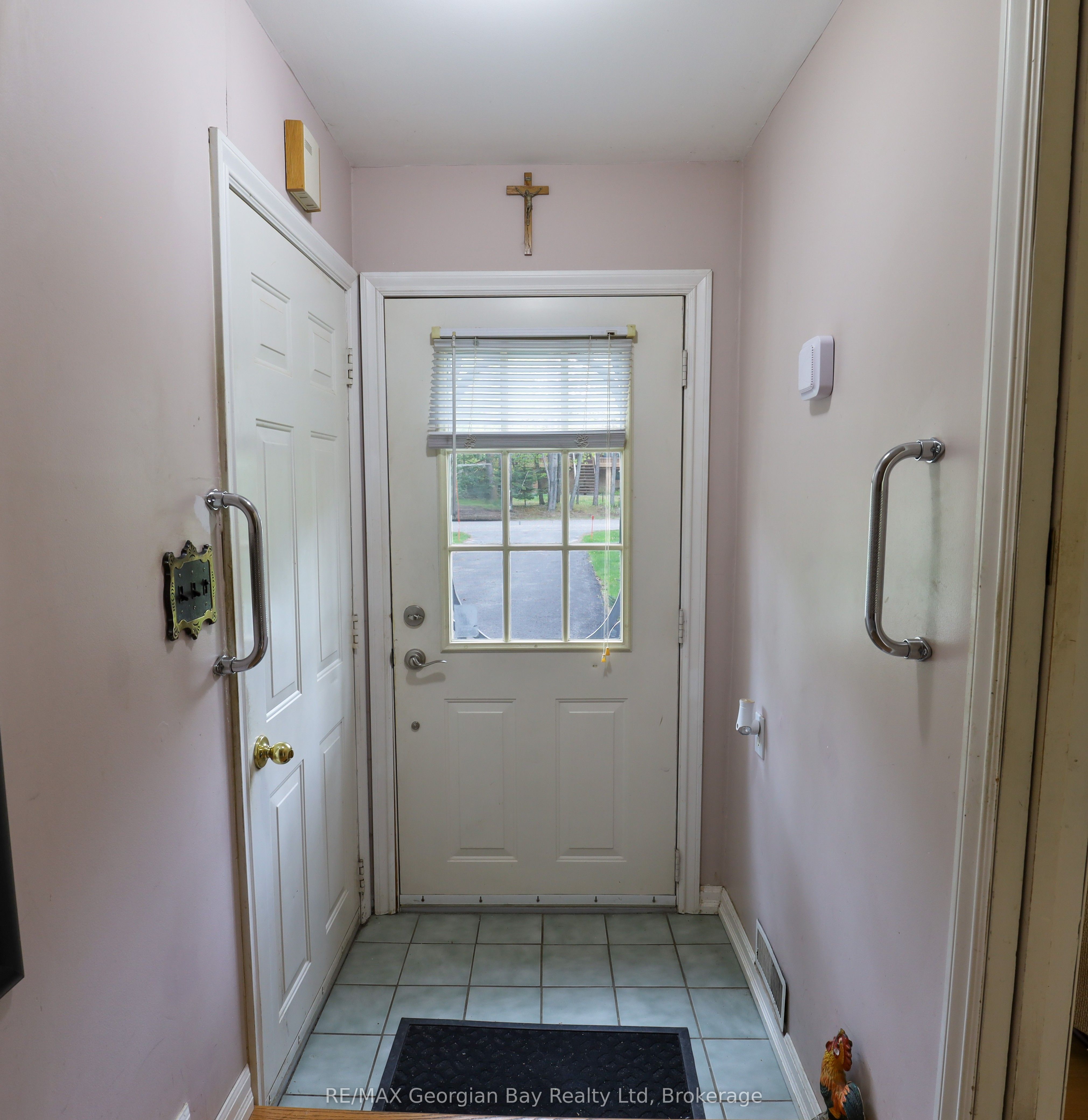 1 Lindale Avenue Property Photo 3