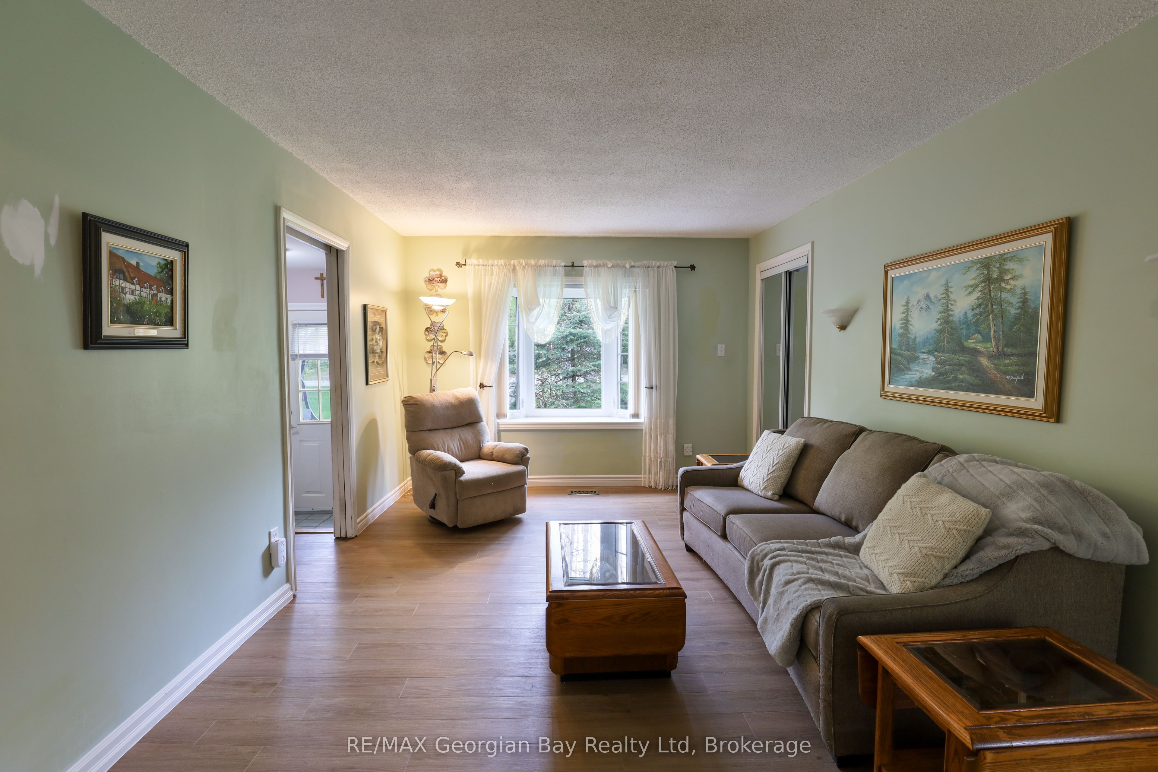 1 Lindale Avenue Property Photo 6