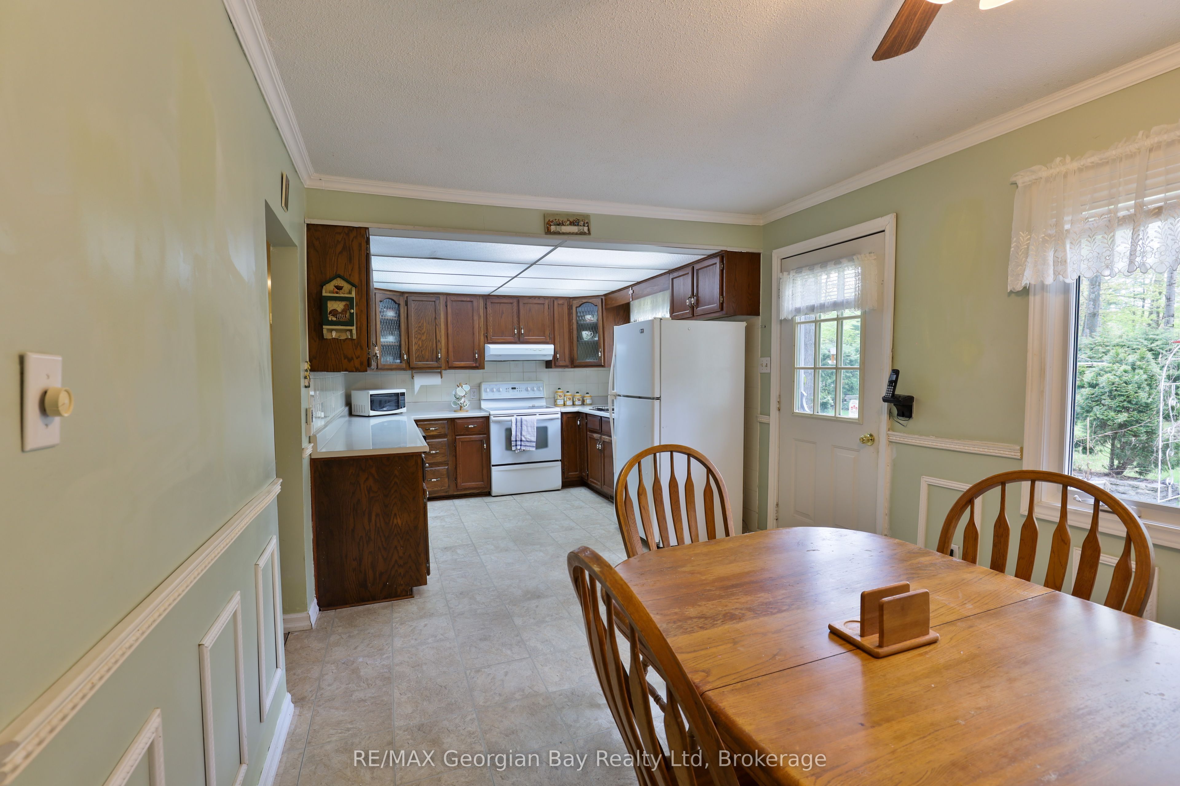 1 Lindale Avenue Property Photo 8