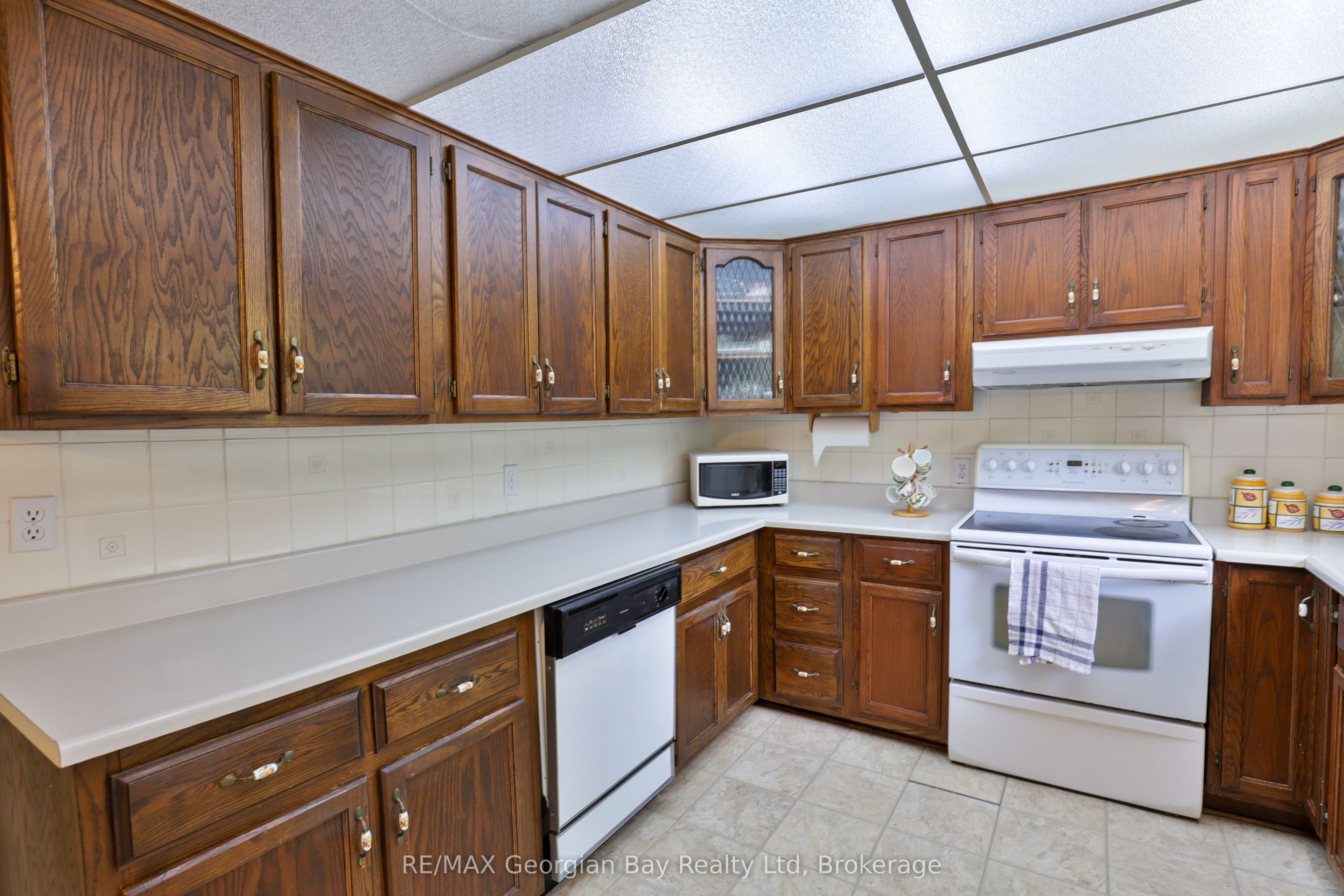 1 Lindale Avenue Property Photo 11