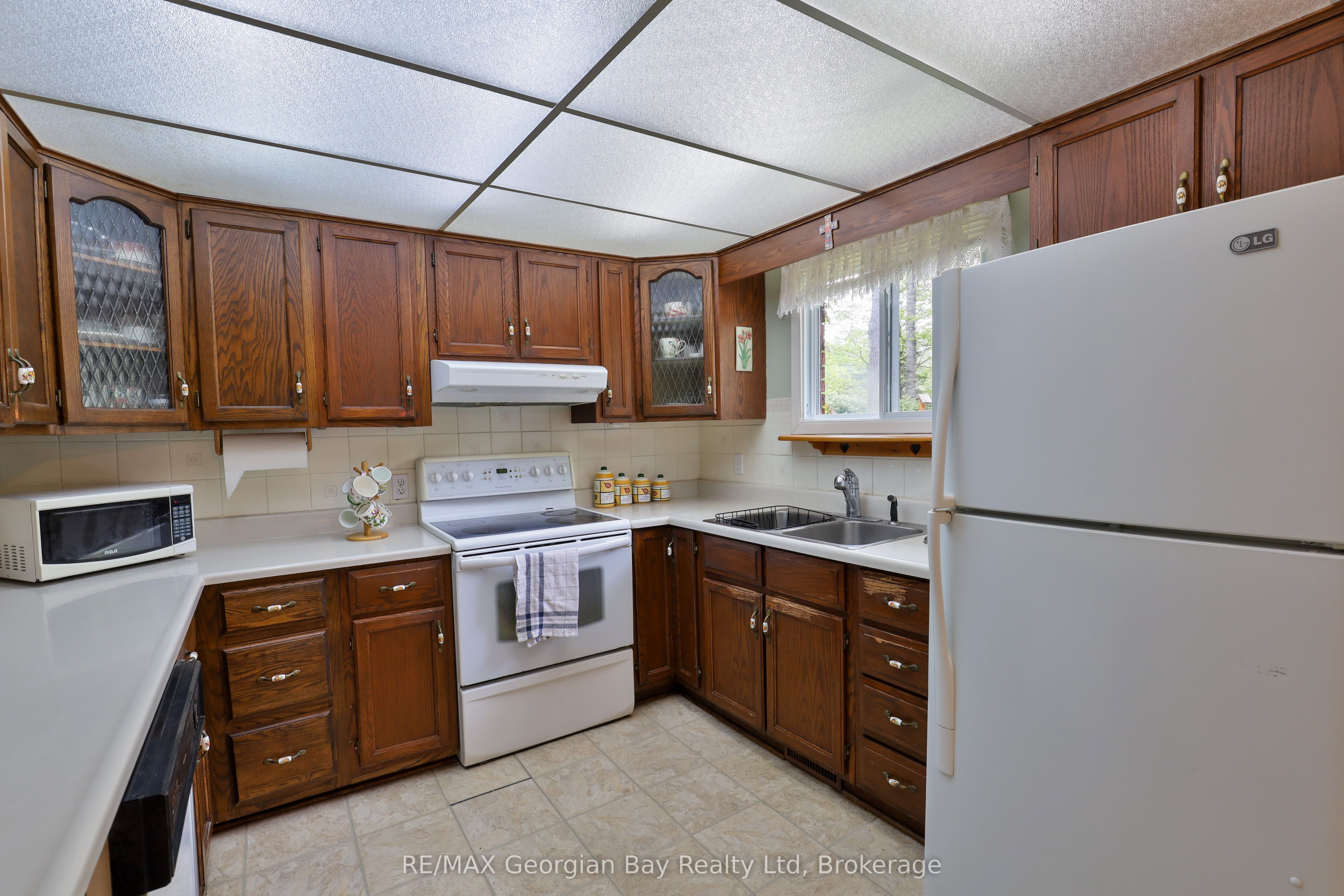 1 Lindale Avenue Property Photo 12