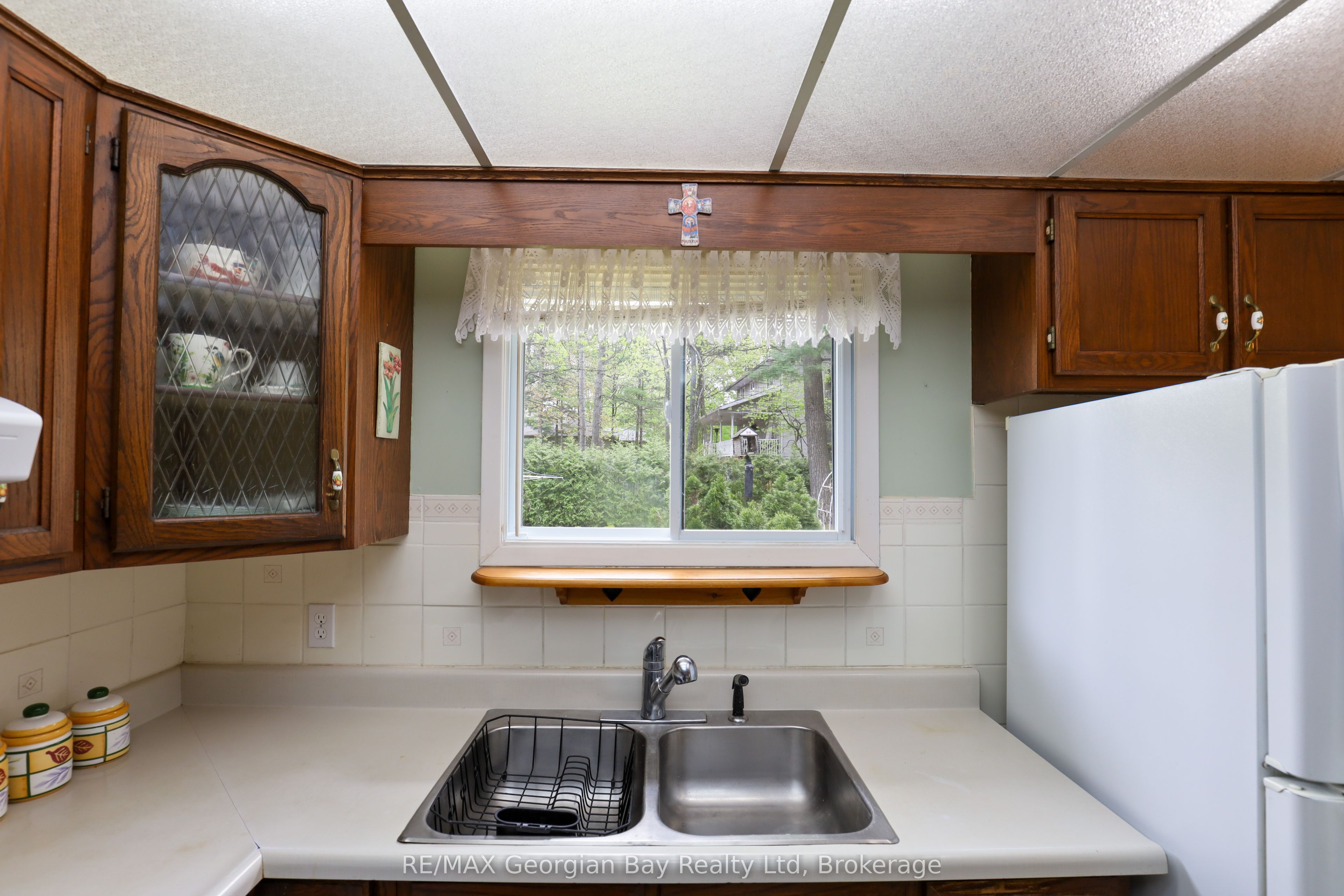 1 Lindale Avenue Property Photo 13