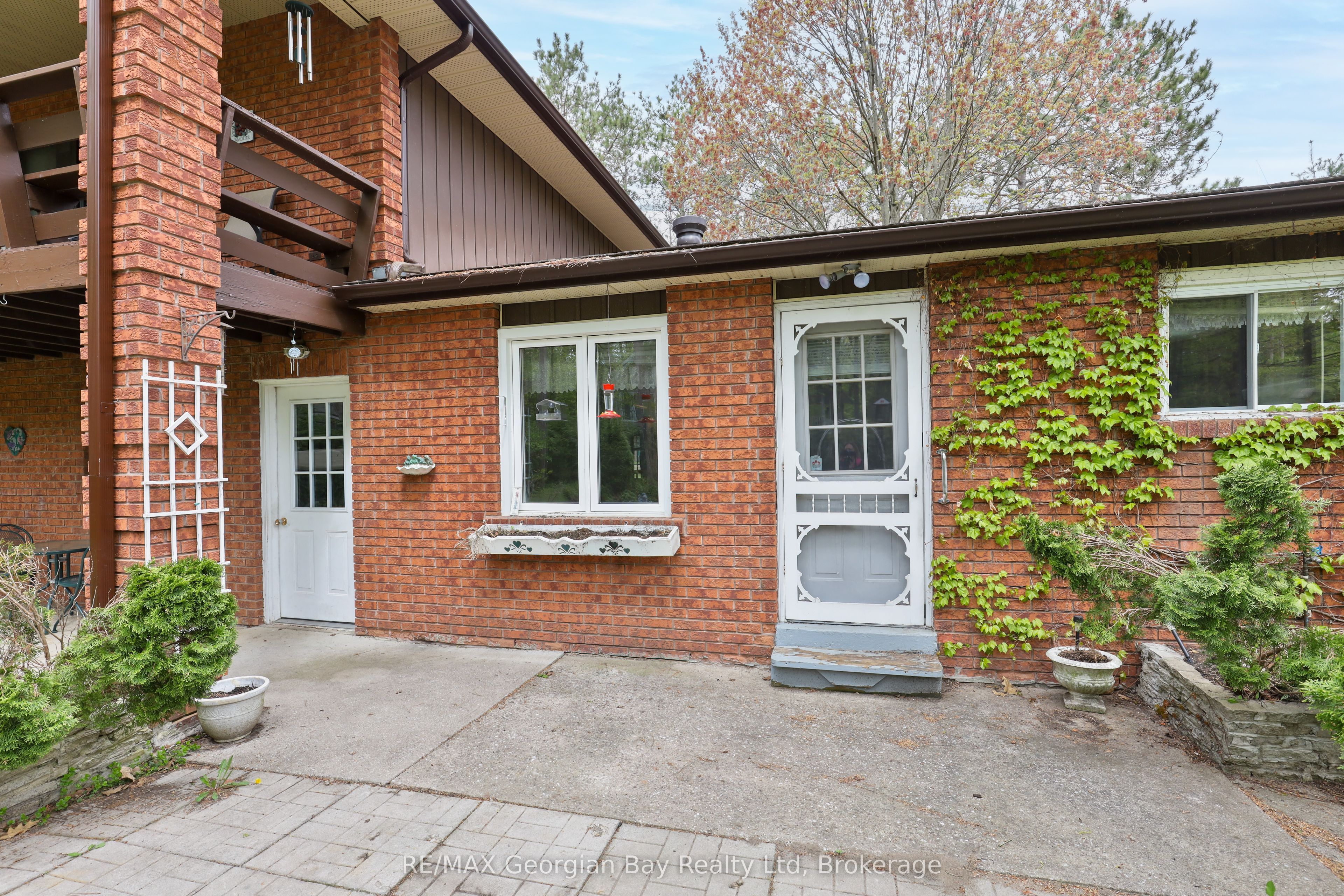 1 Lindale Avenue Property Photo 31