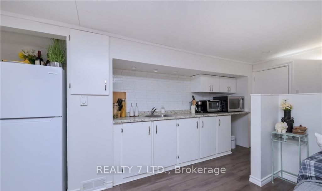 270 James Street E Property Photo 25