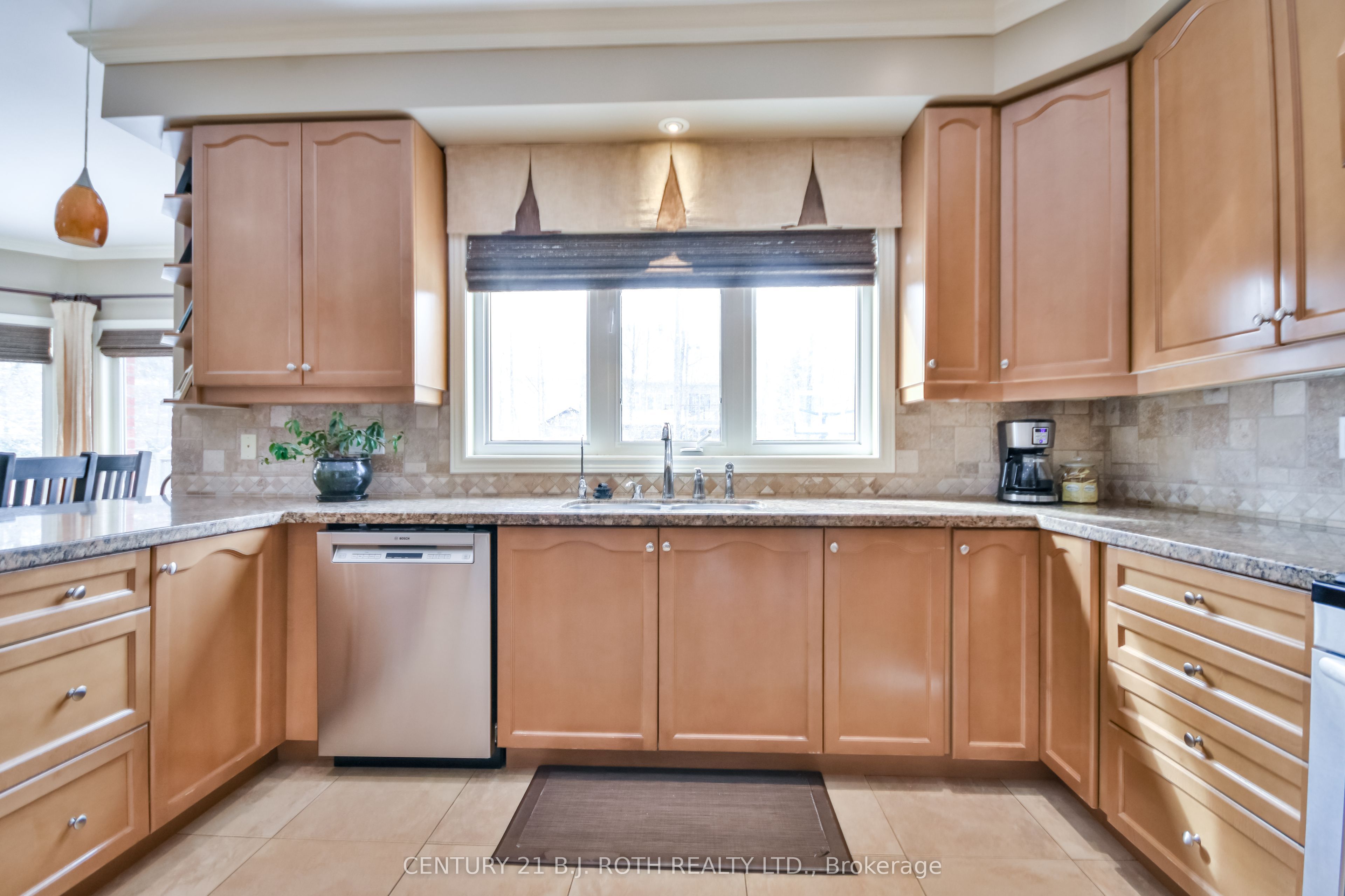 38 Camelot Square Property Photo 9