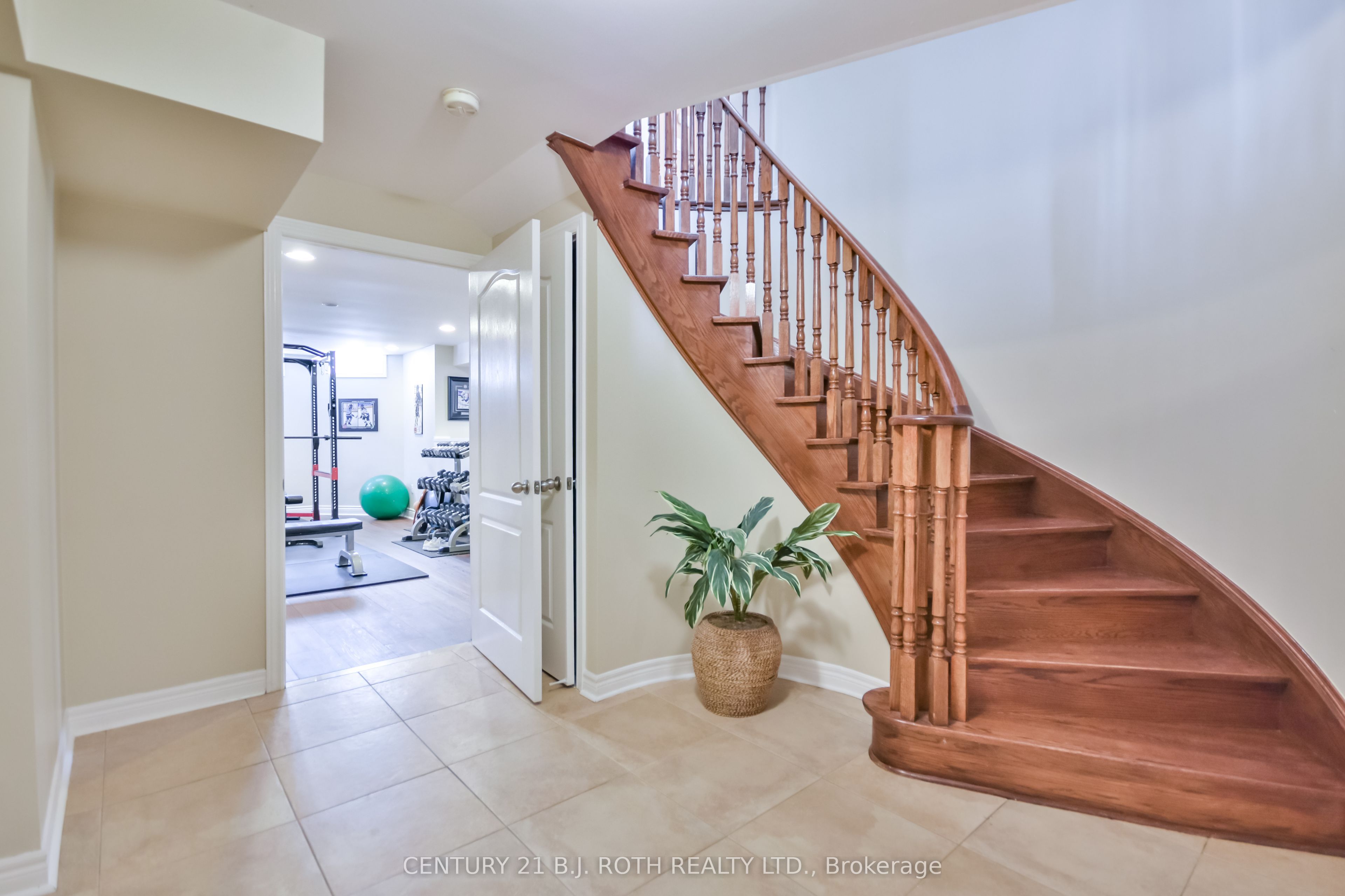 38 Camelot Square Property Photo 28