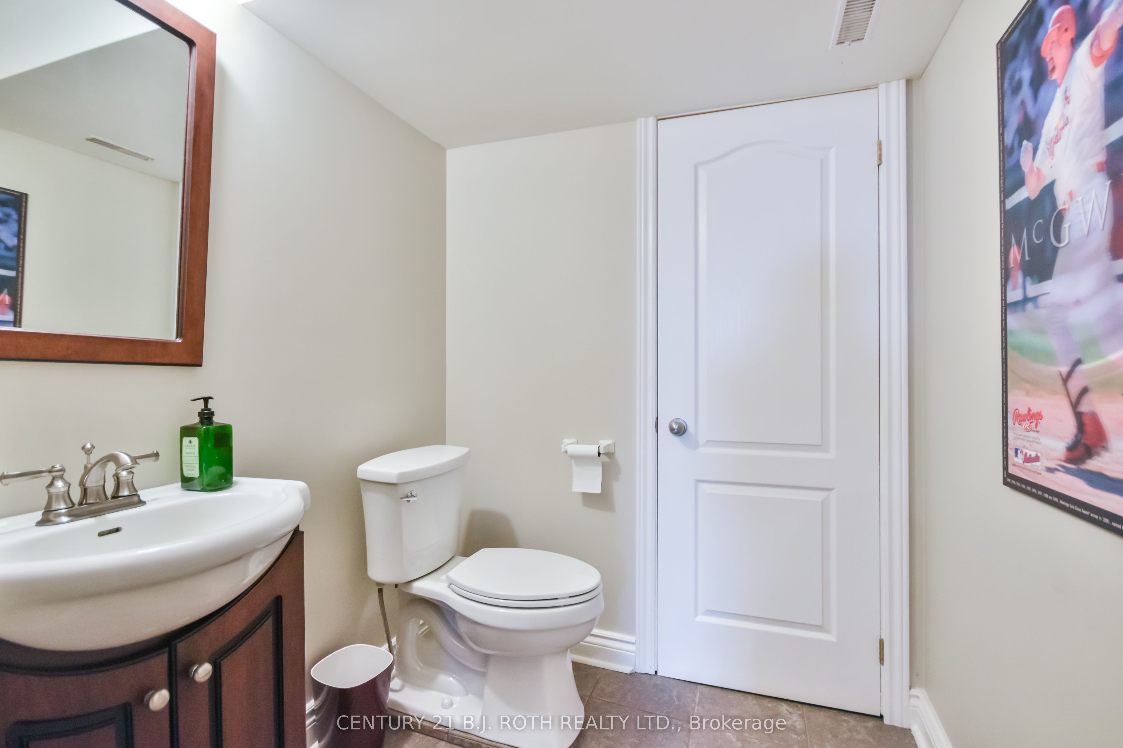38 Camelot Square Property Photo 29
