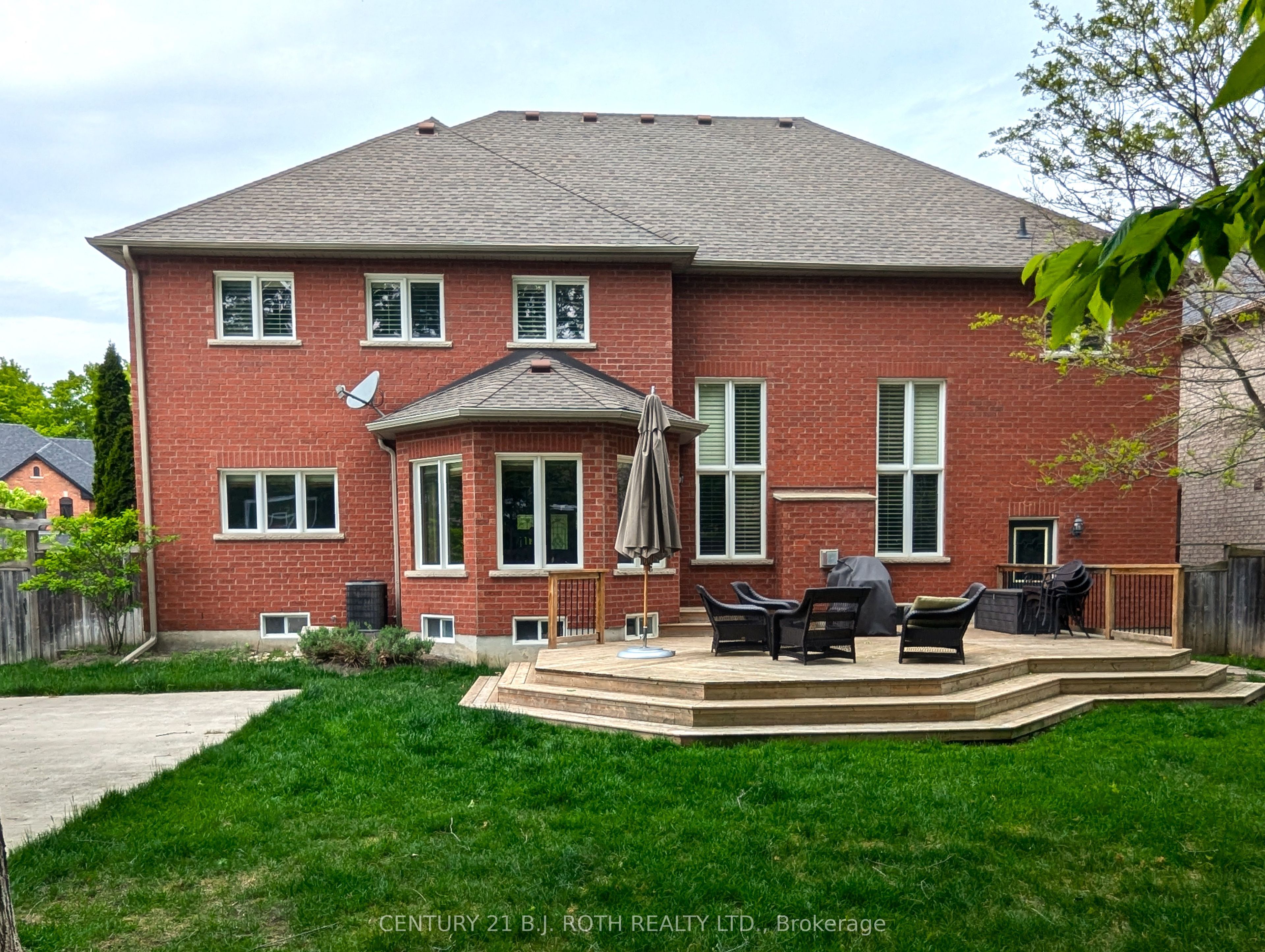 38 Camelot Square Property Photo 32