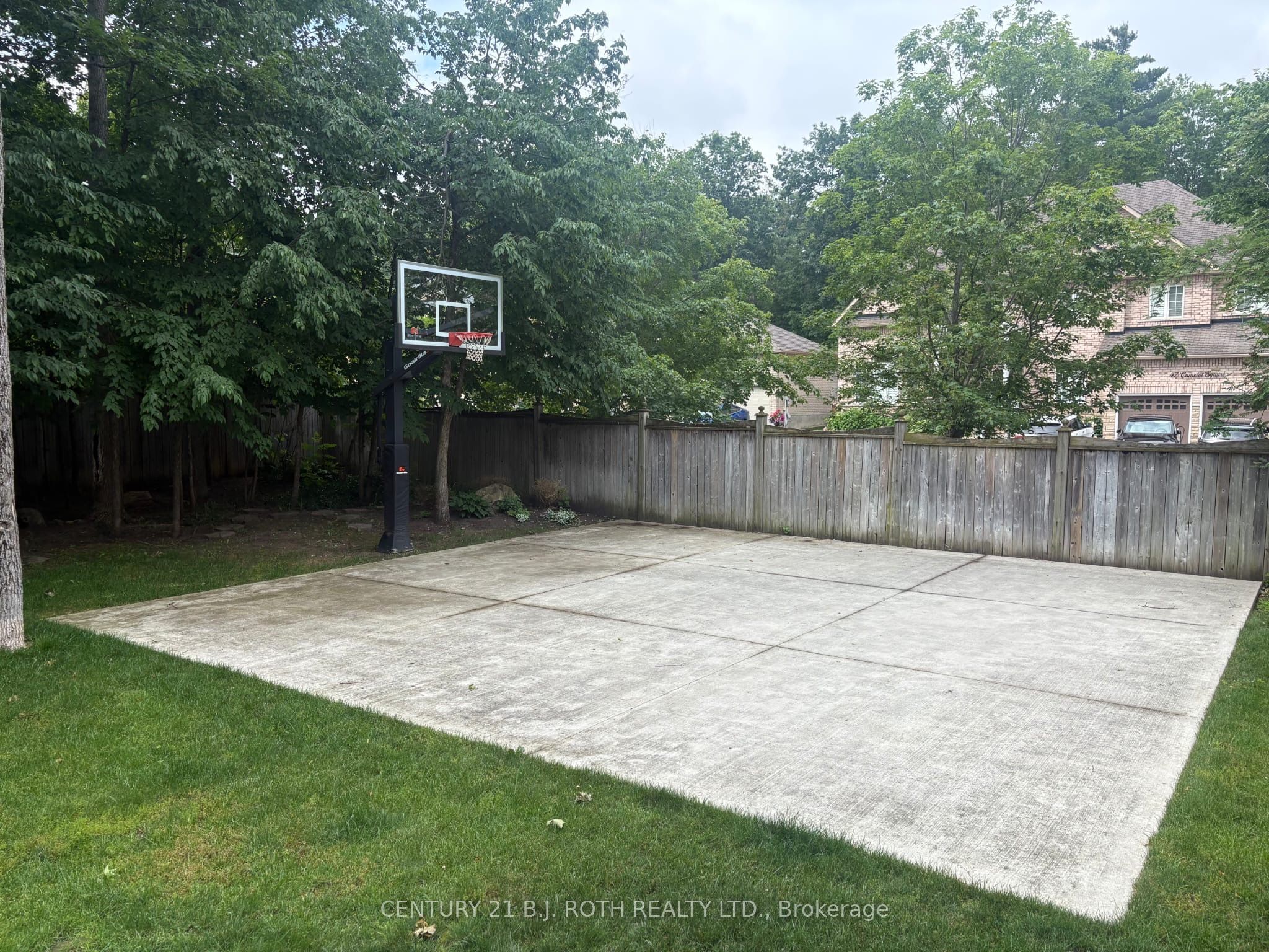 38 Camelot Square Property Photo 34