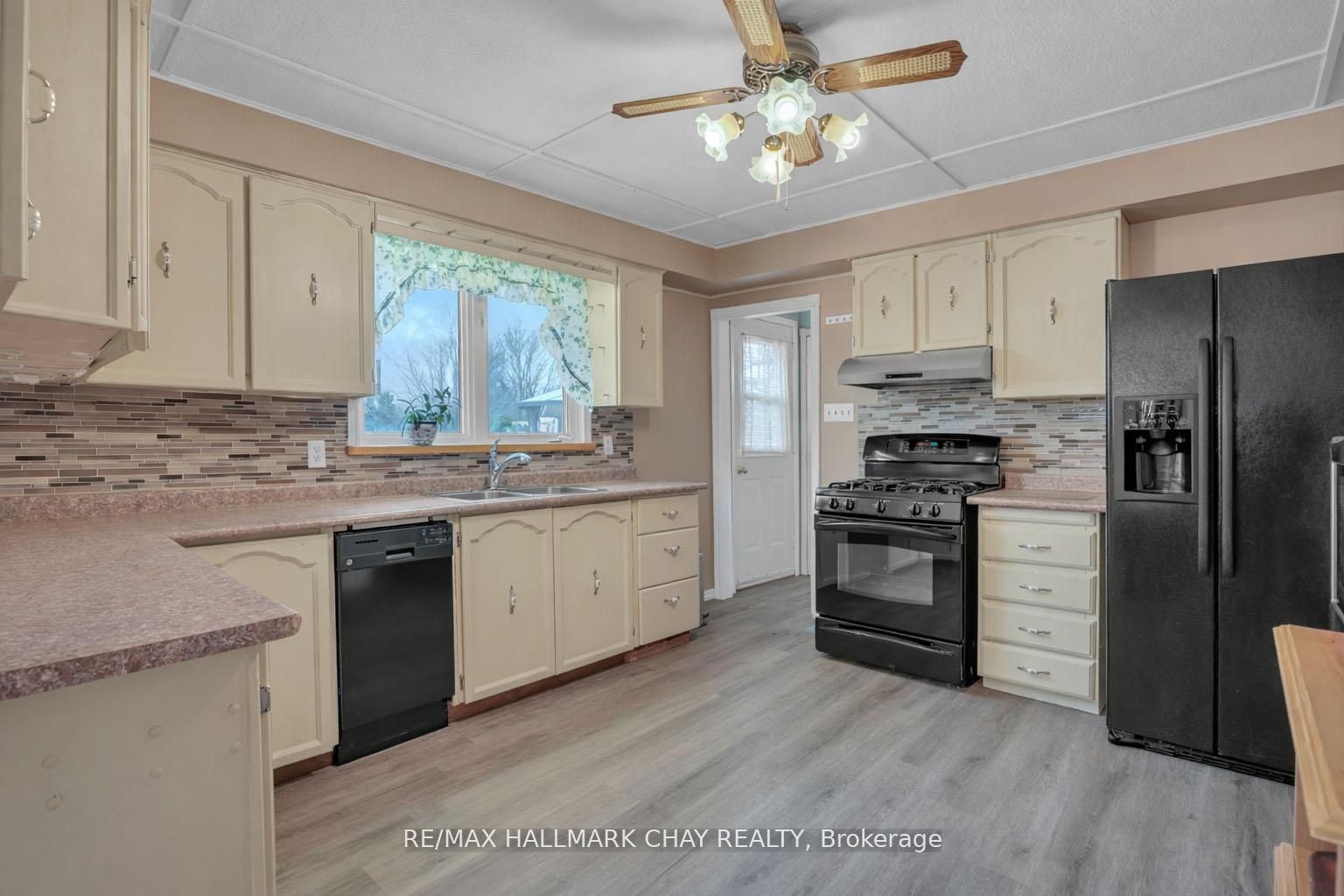 8315 93 Highway Property Photo 6