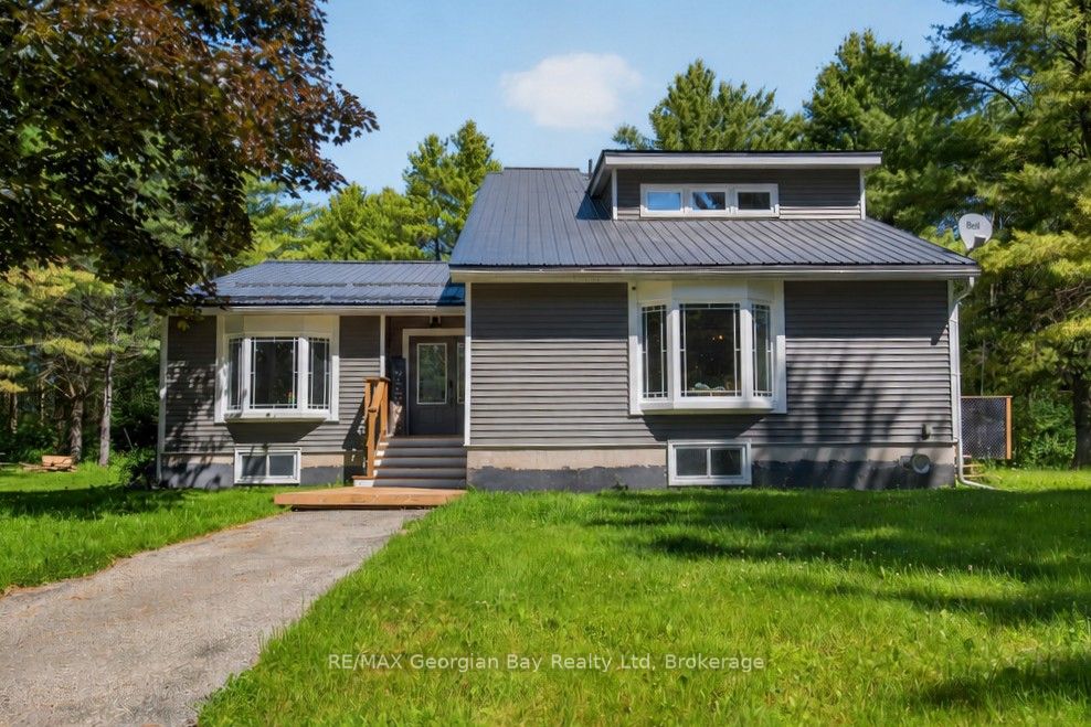 450 Ellerys Side Road Property Photo 1