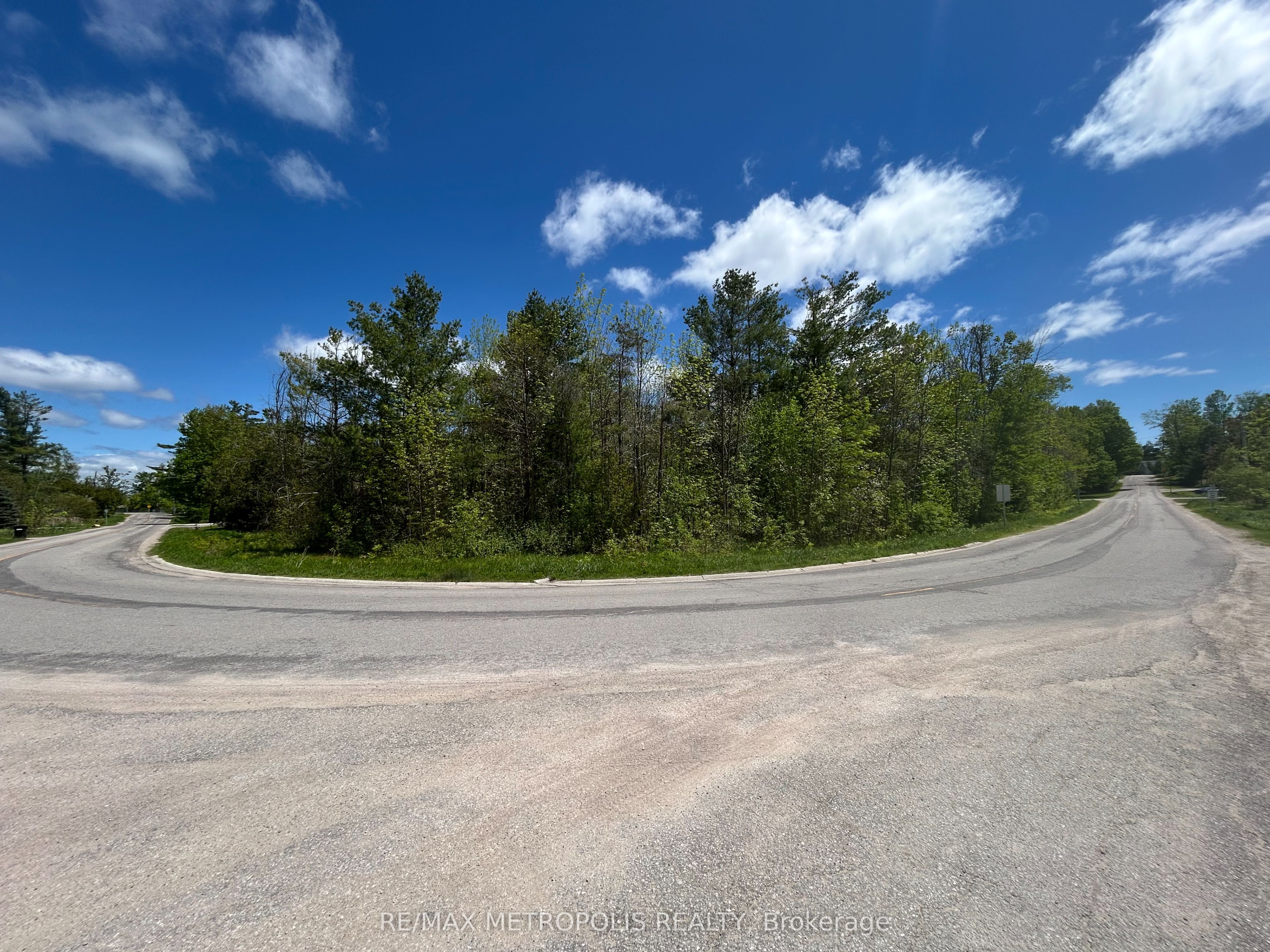593 Lakeshore Road E Property Photo 1