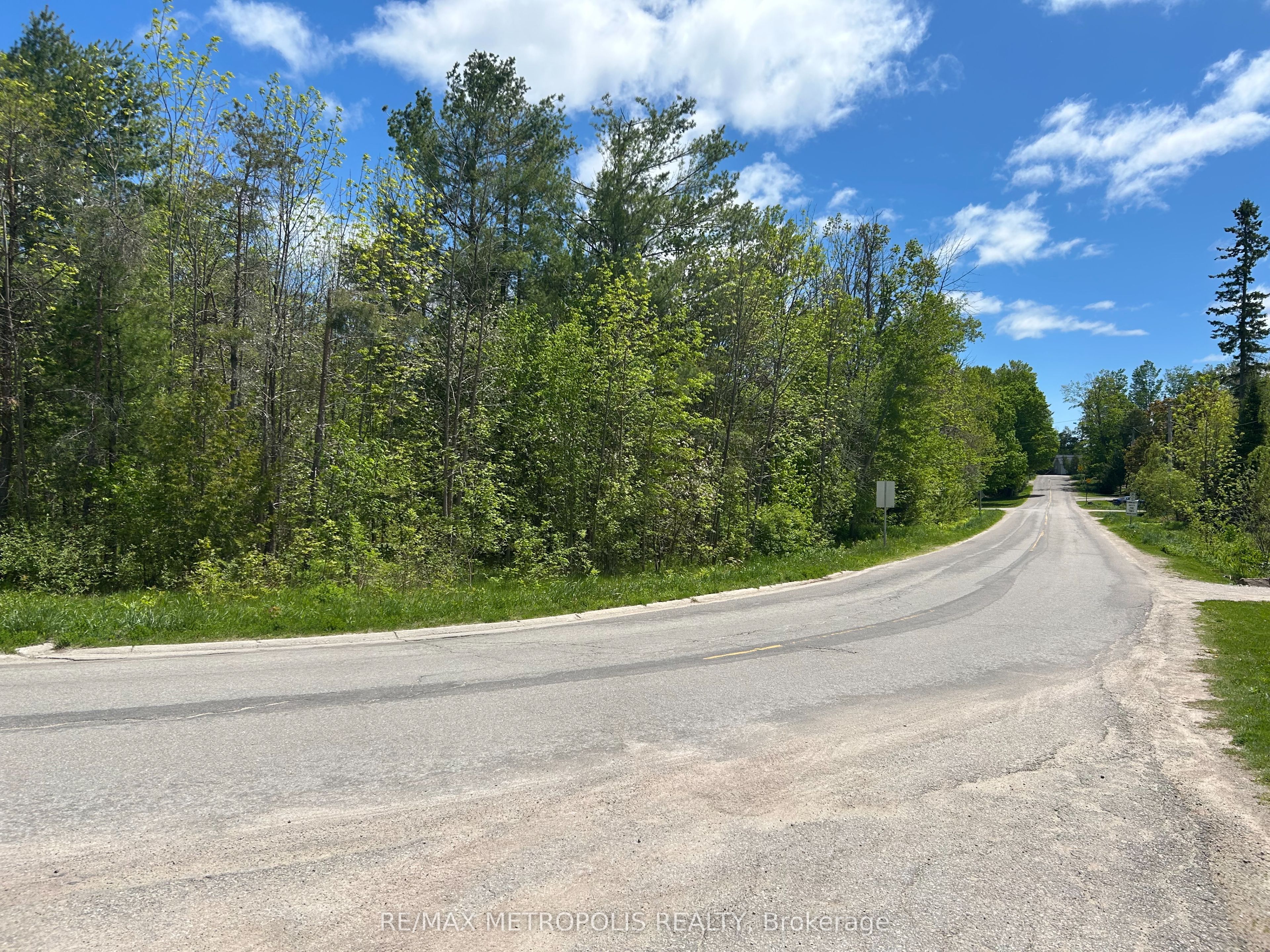 593 Lakeshore Road E Property Photo 4