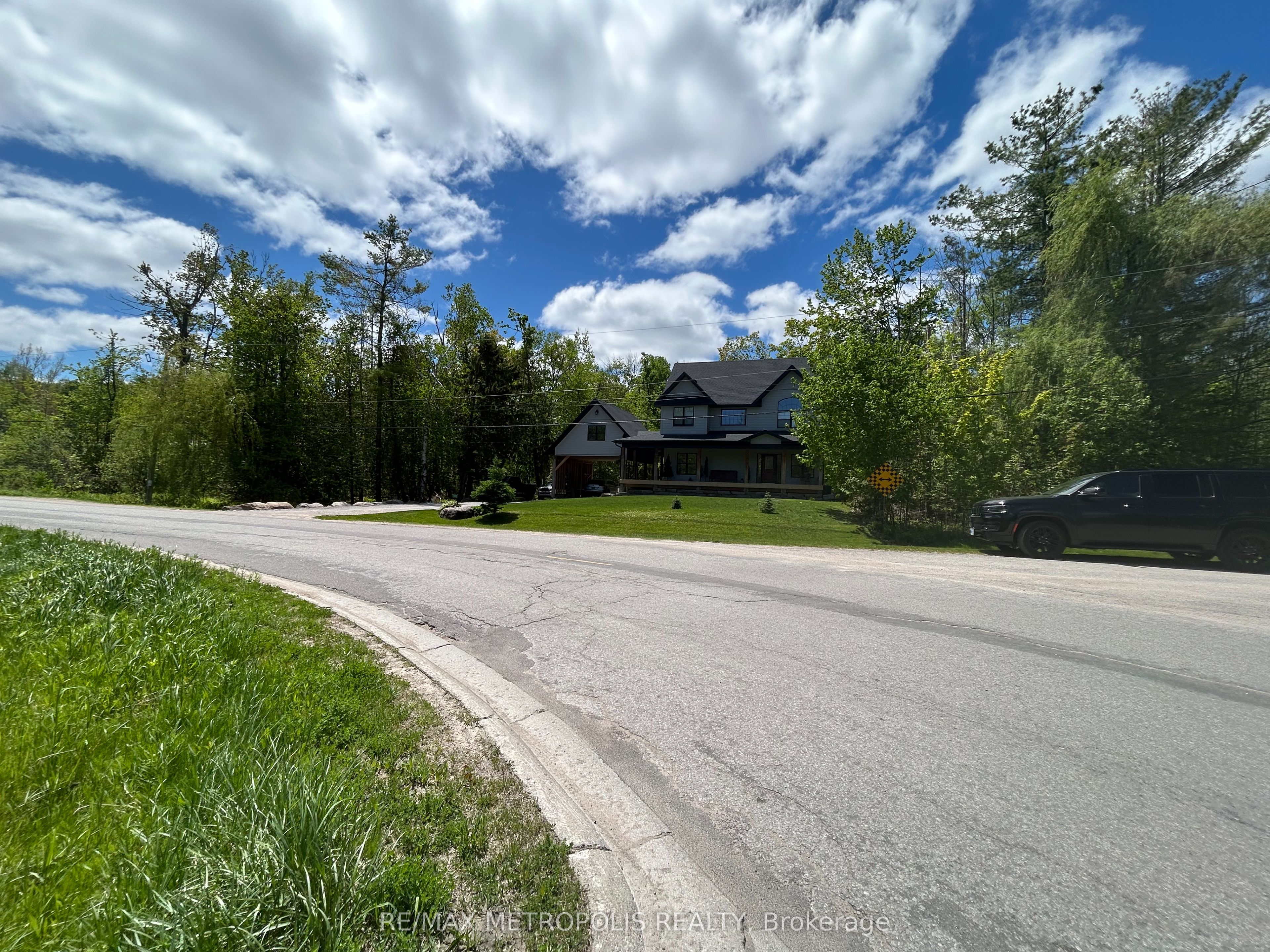 593 Lakeshore Road E Property Photo 7