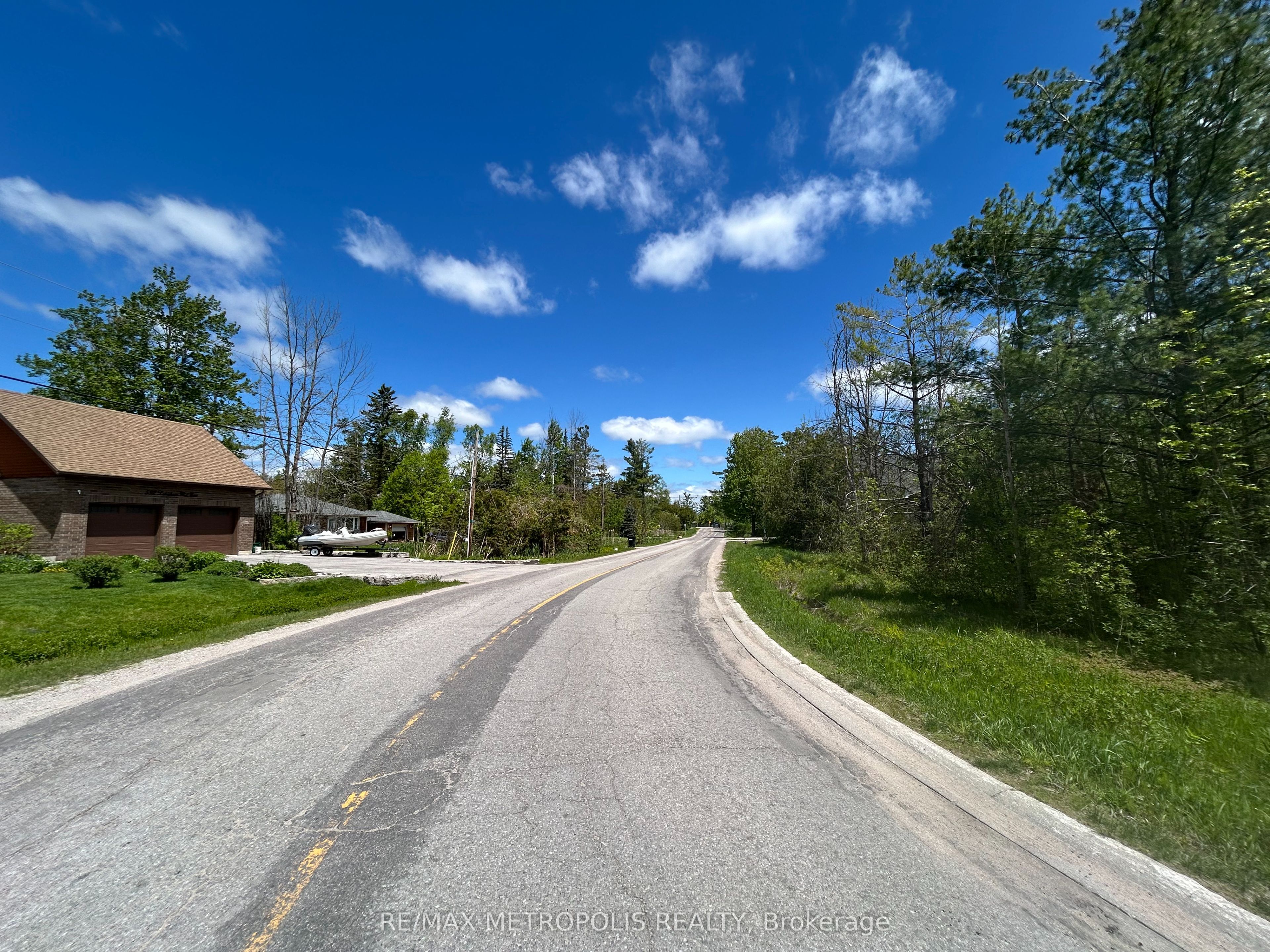 593 Lakeshore Road E Property Photo 9