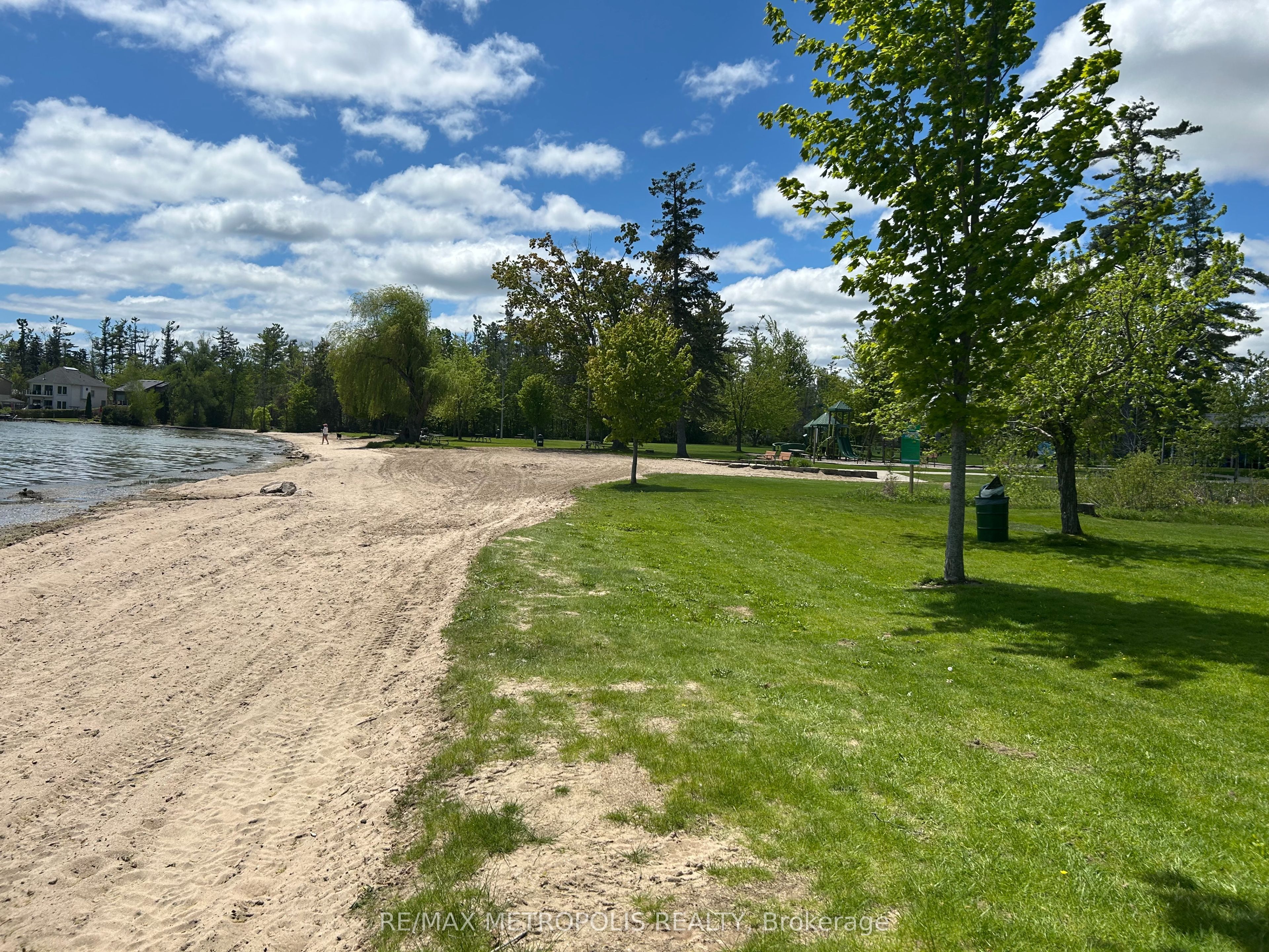 593 Lakeshore Road E Property Photo 11