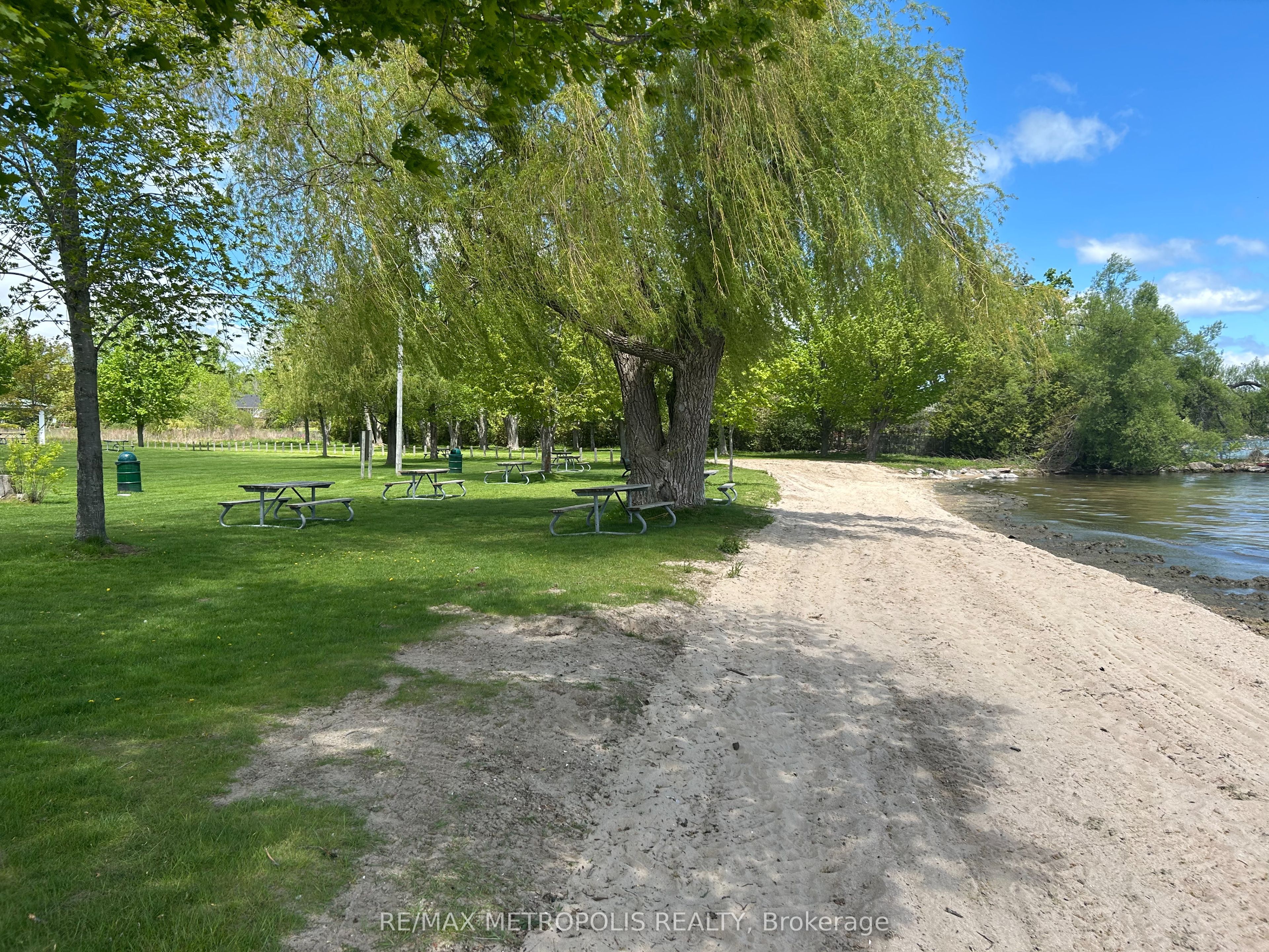 593 Lakeshore Road E Property Photo 12