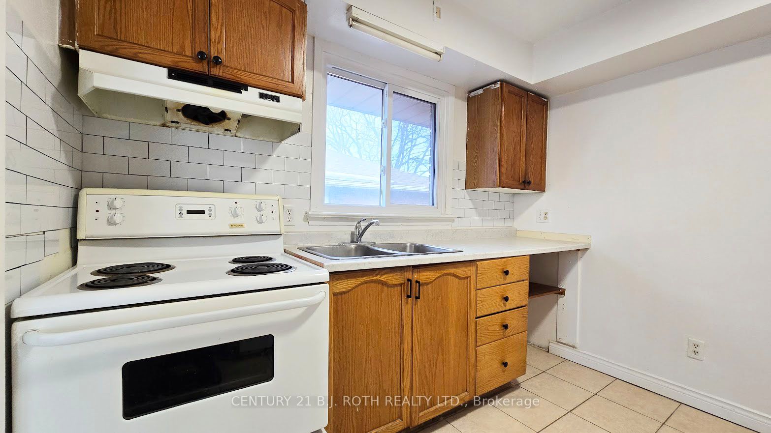 41 Bayview Drive Upper Property Photo 10