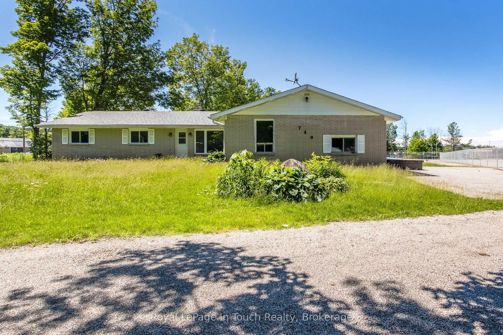 740 Balm Beach Road E Property Photo 3