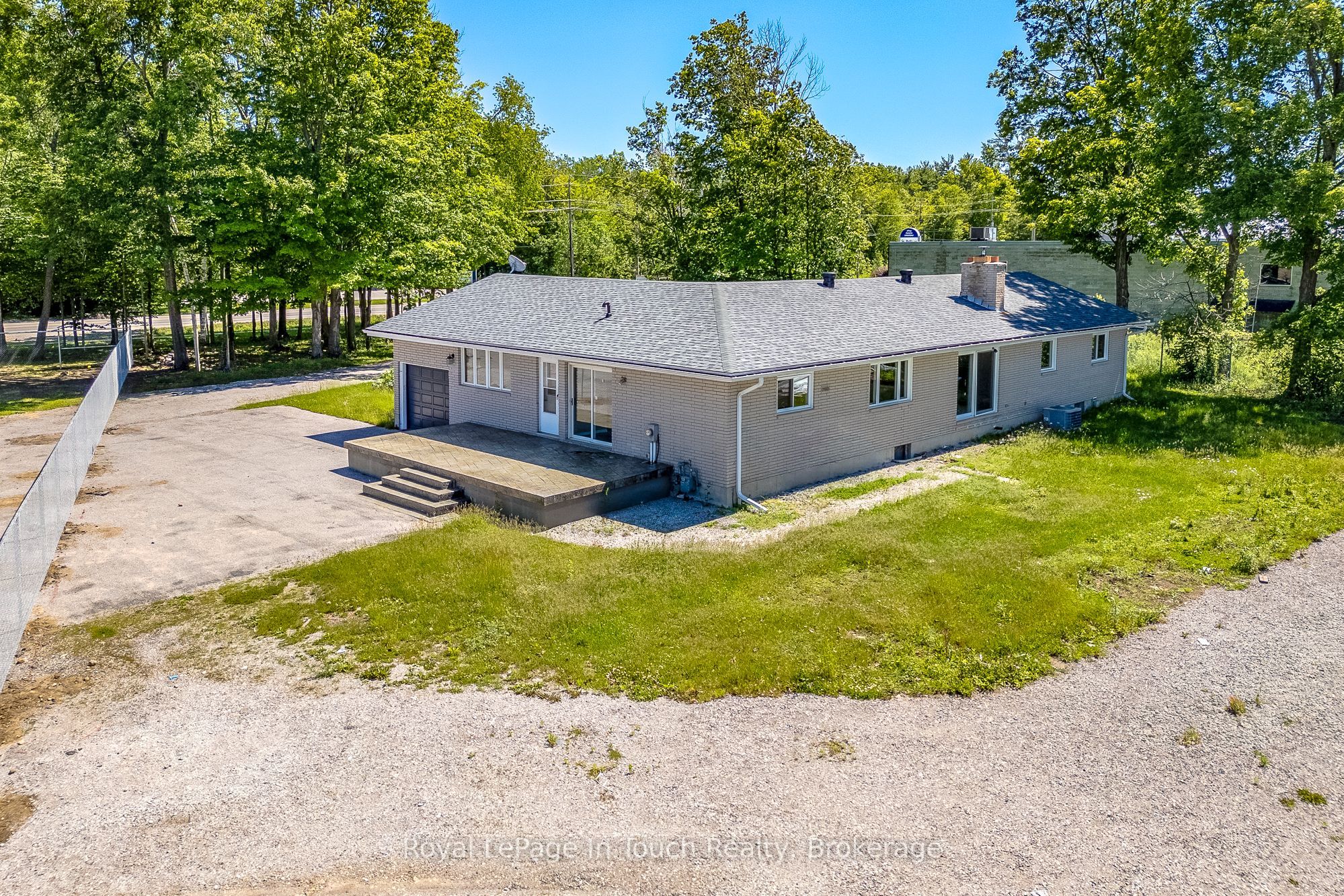740 Balm Beach Road E Property Photo 5