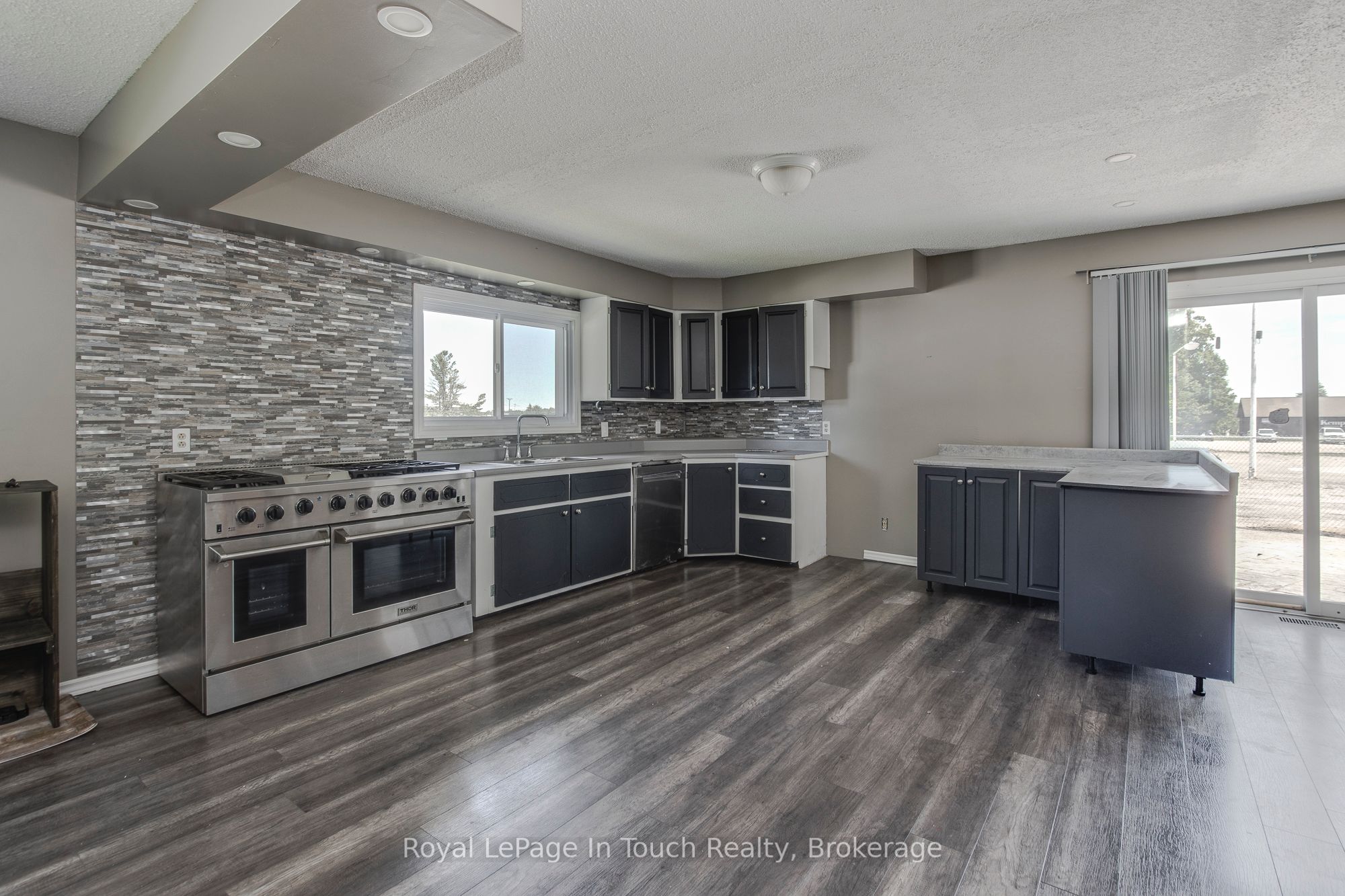 740 Balm Beach Road E Property Photo 8
