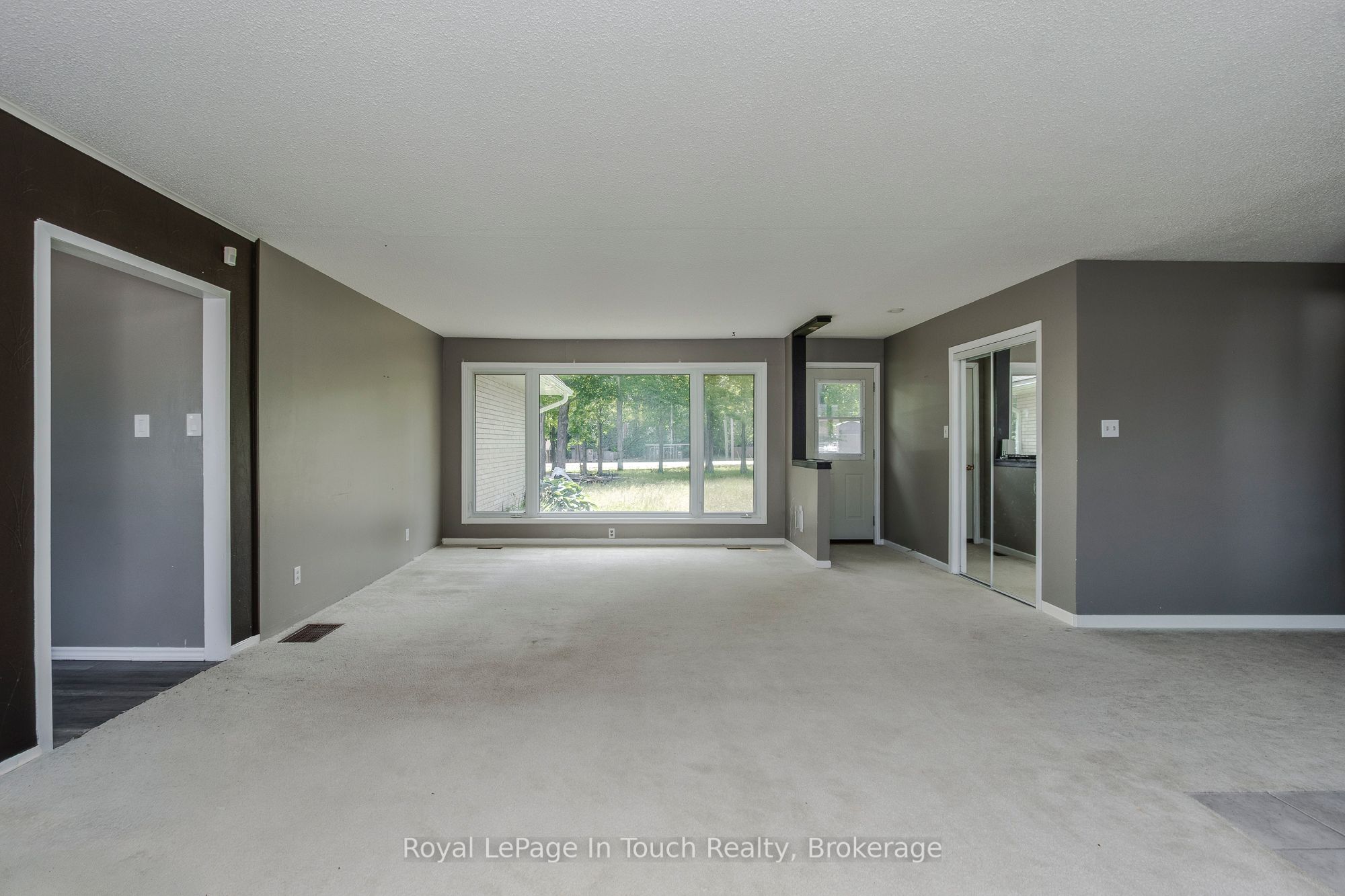 740 Balm Beach Road E Property Photo 14