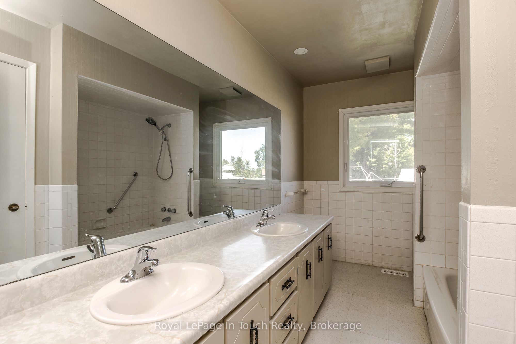 740 Balm Beach Road E Property Photo 20