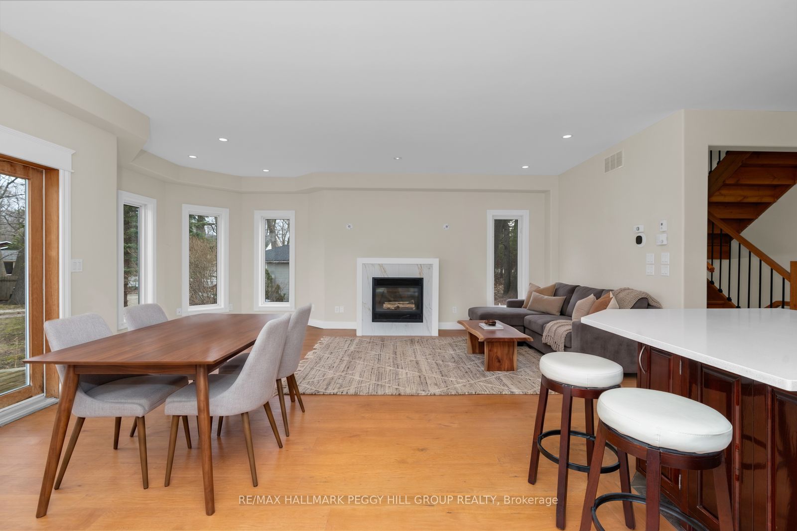 2026 River Road W Property Photo 8