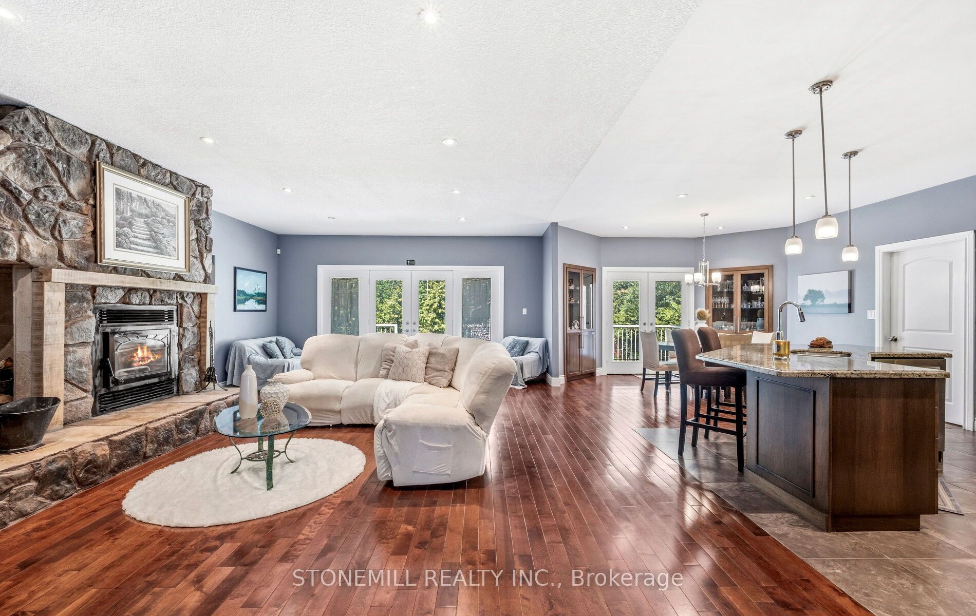 868 Eastdale Drive Property Photo 8